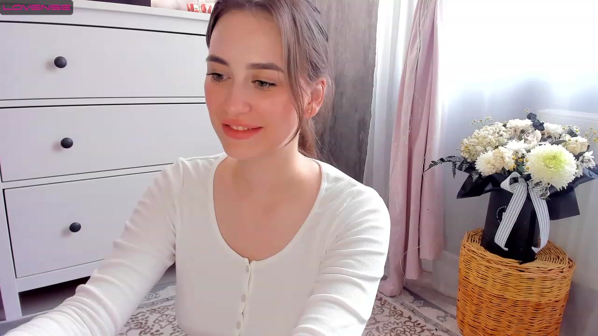 Gallery image thumbnail from Lanna_Rhoades's myfreecams stream on, 07/10/2023, 13:13 image 14 of 20