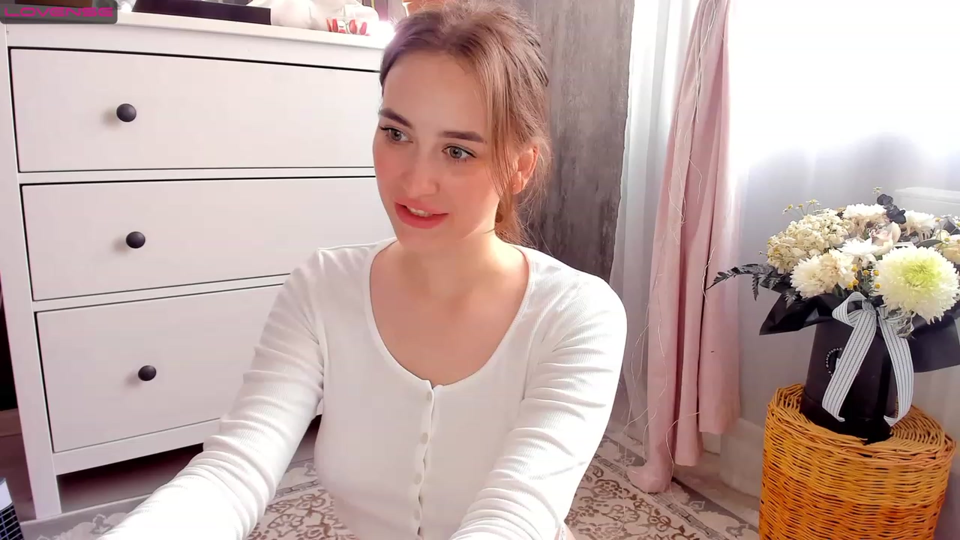 Gallery image thumbnail from Lanna_Rhoades's myfreecams stream on, 07/10/2023, 13:13 image 17 of 20