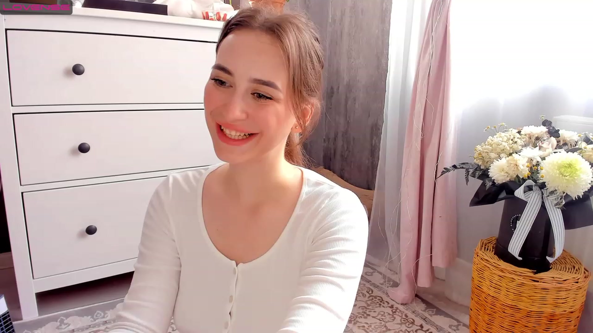 Gallery image thumbnail from Lanna_Rhoades's myfreecams stream on, 07/10/2023, 13:13 image 16 of 20
