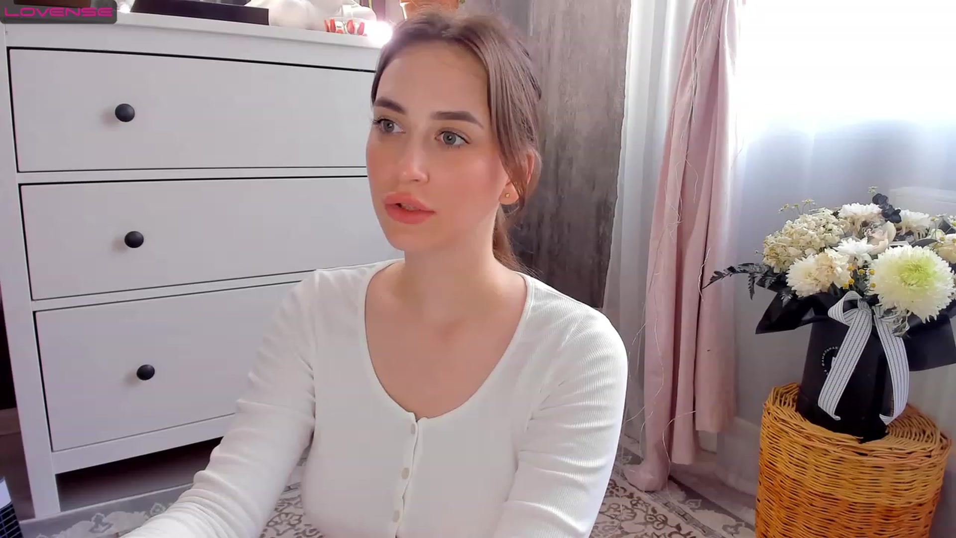 Gallery image thumbnail from Lanna_Rhoades's myfreecams stream on, 07/10/2023, 13:47 image 1 of 20