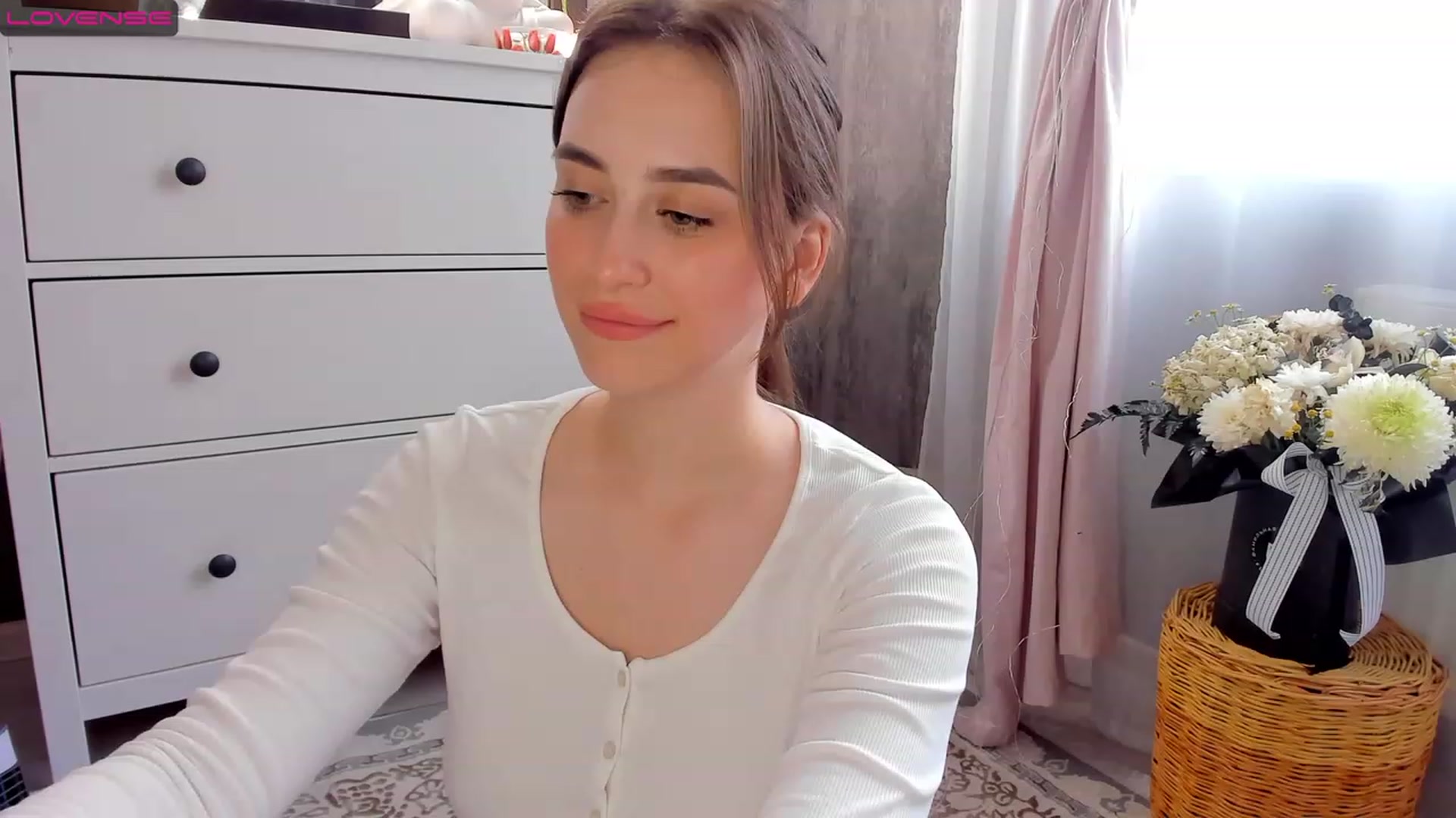 Gallery image thumbnail from Lanna_Rhoades's myfreecams stream on, 07/10/2023, 13:47 image 4 of 20