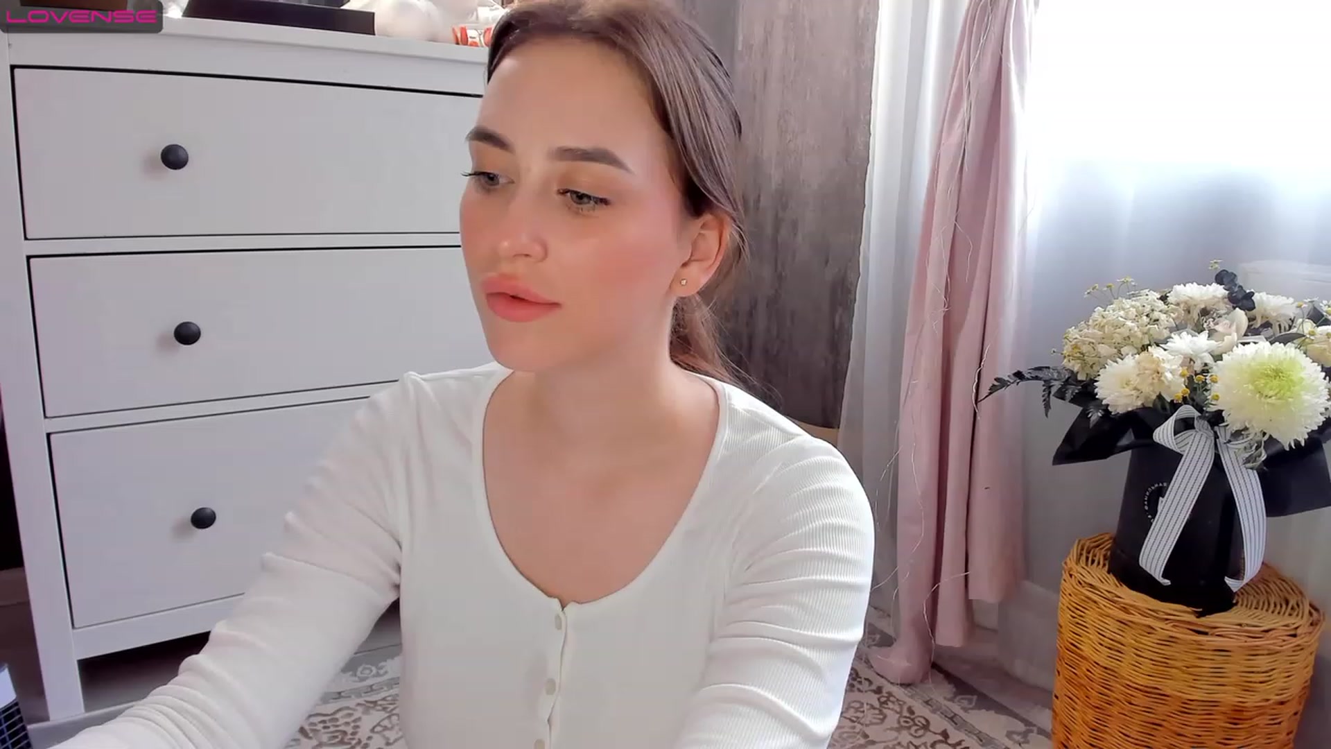 Gallery image thumbnail from Lanna_Rhoades's myfreecams stream on, 07/10/2023, 13:47 image 13 of 20