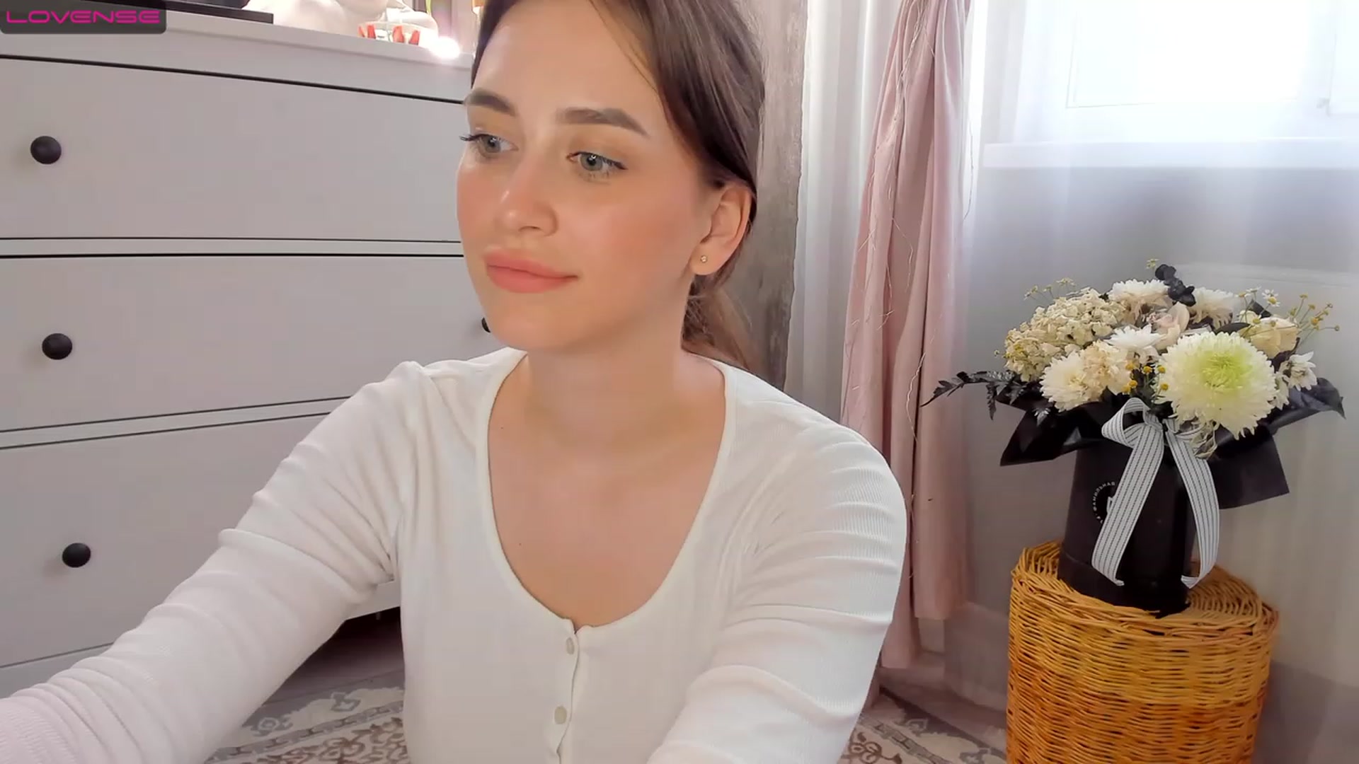 Gallery image thumbnail from Lanna_Rhoades's myfreecams stream on, 07/10/2023, 15:54 image 7 of 20