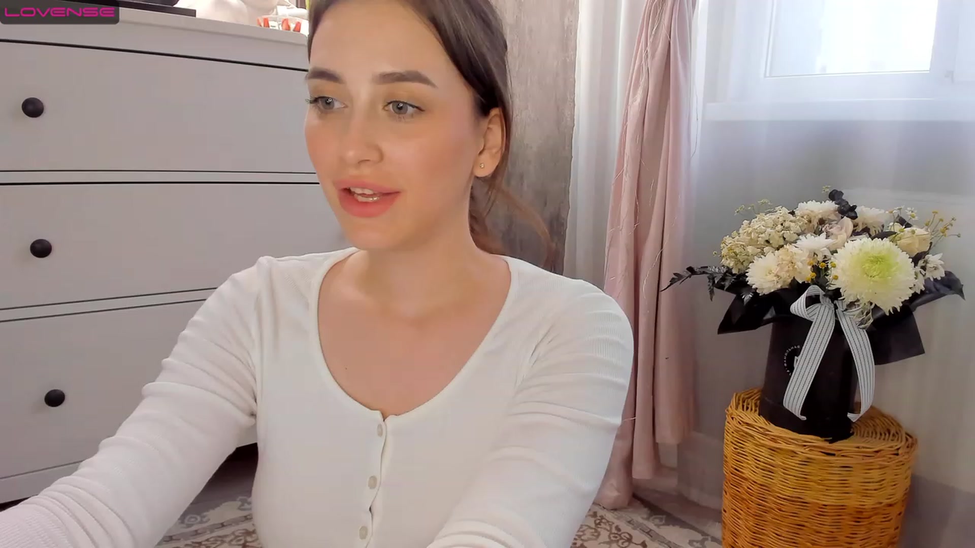 Gallery image thumbnail from Lanna_Rhoades's myfreecams stream on, 07/10/2023, 15:54 image 18 of 20