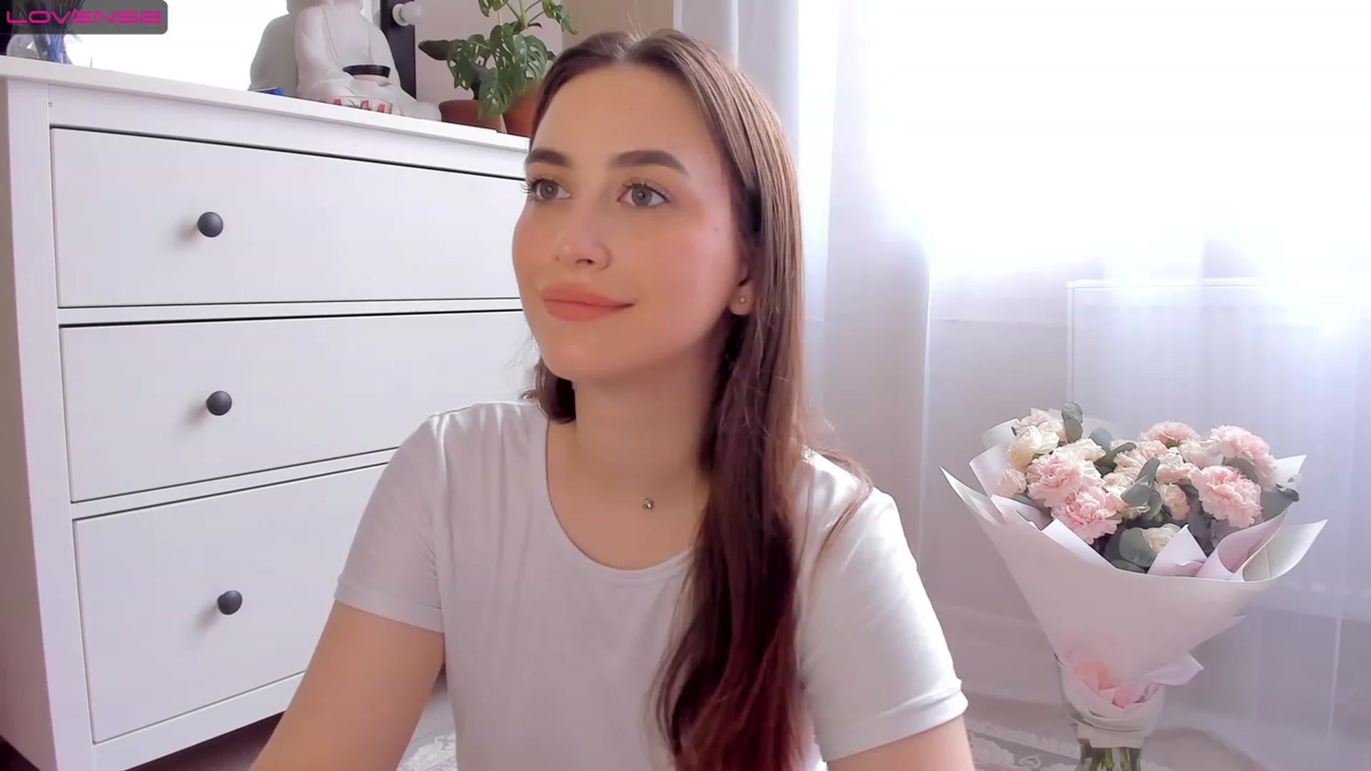 Gallery image thumbnail from Lanna_Rhoades's myfreecams stream on, 07/17/2023, 11:40 image 16 of 20