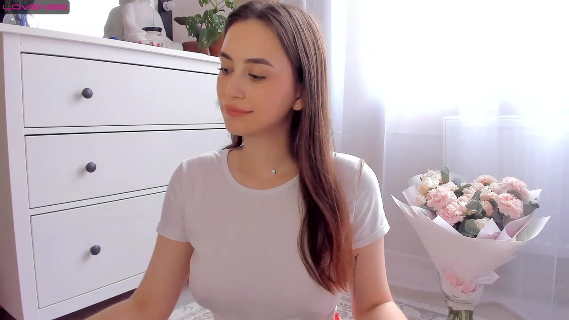 Gallery image thumbnail from Lanna_Rhoades's myfreecams stream on, 07/17/2023, 11:40 image 19 of 20