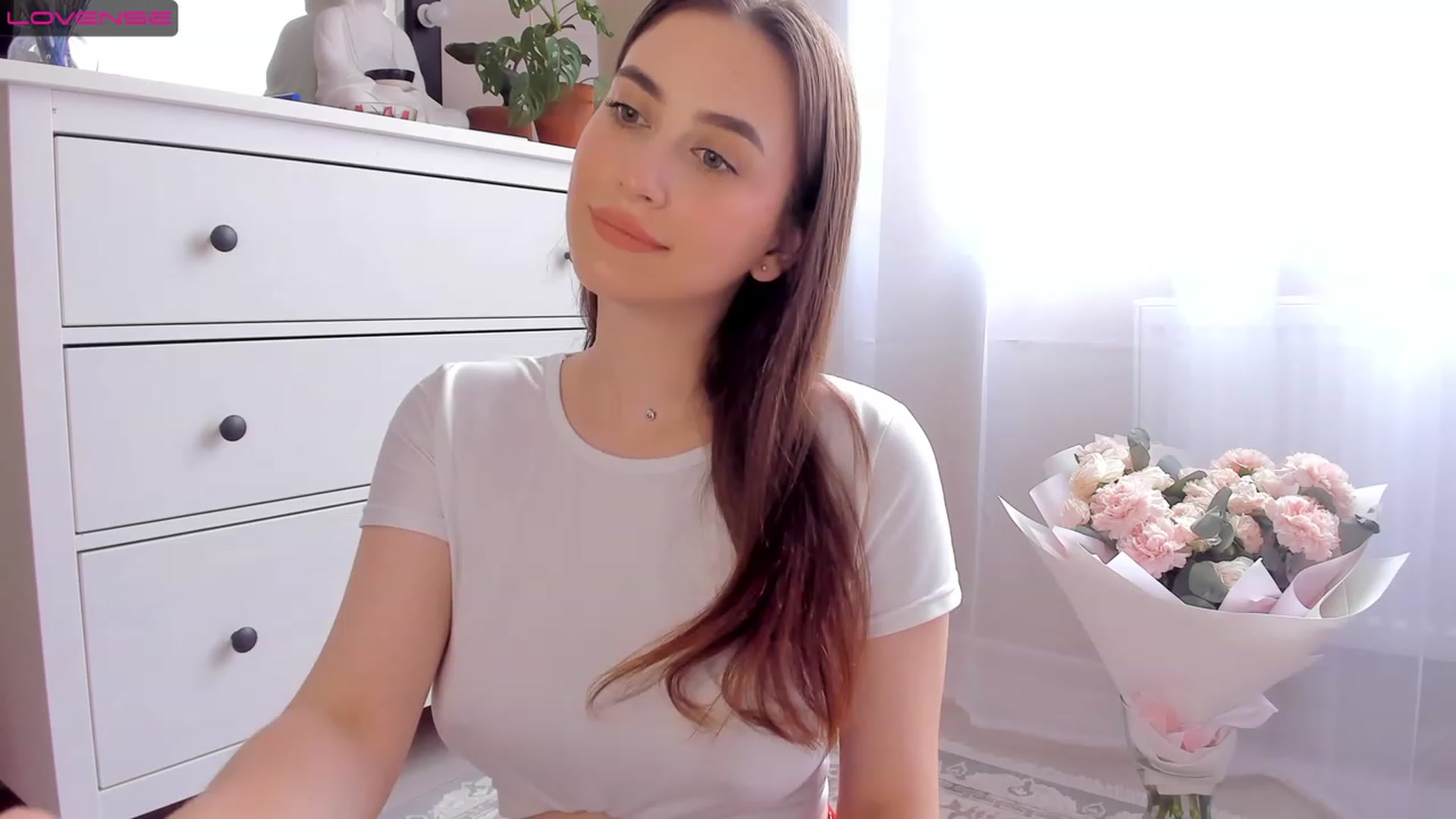 Gallery image thumbnail from Lanna_Rhoades's myfreecams stream on, 07/17/2023, 11:40 image 4 of 20