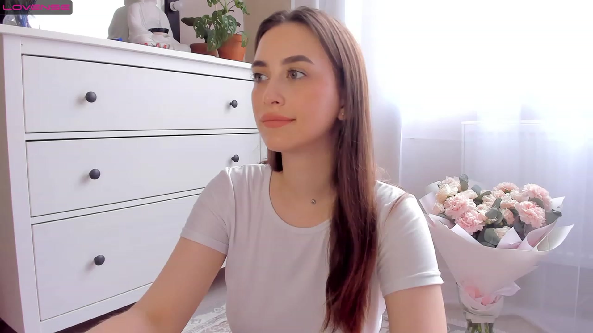 Gallery image thumbnail from Lanna_Rhoades's myfreecams stream on, 07/17/2023, 11:40 image 18 of 20