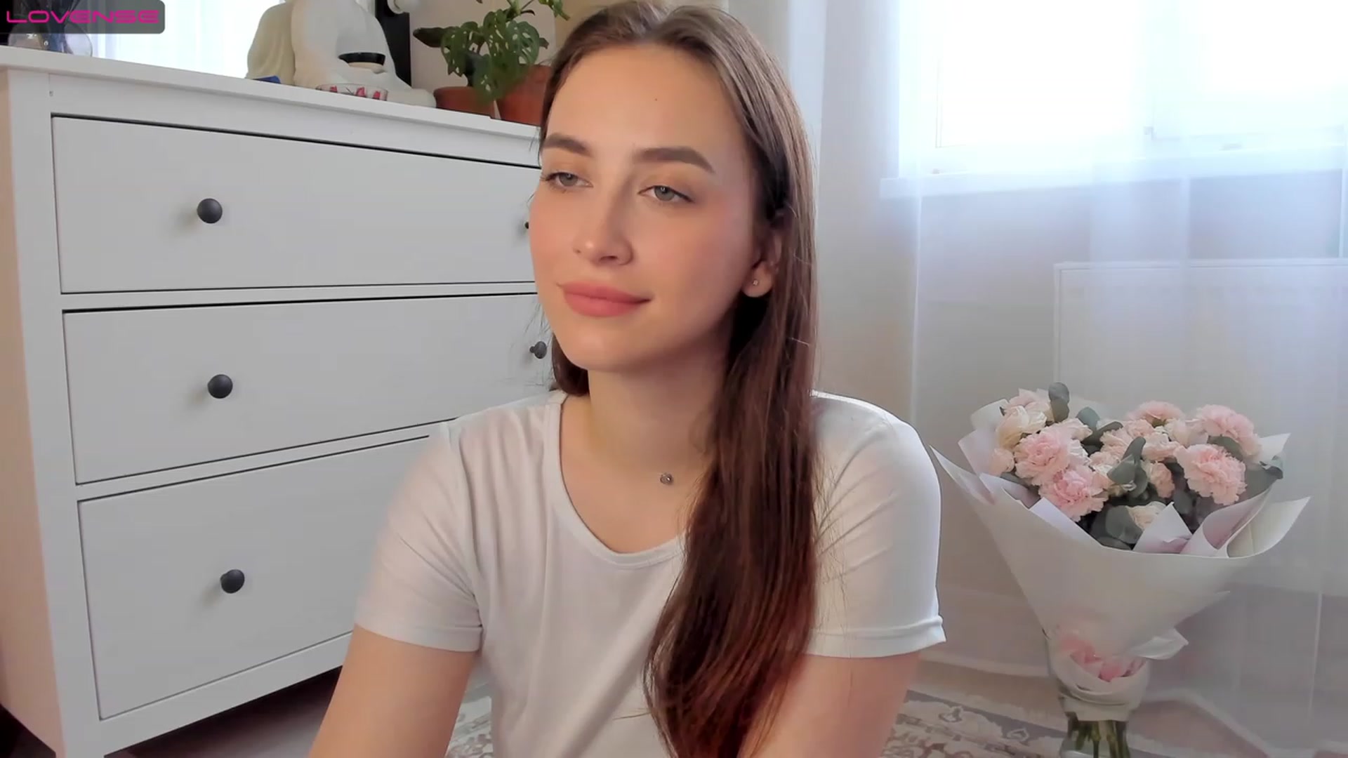 Gallery image thumbnail from Lanna_Rhoades's myfreecams stream on, 07/17/2023, 12:30 image 4 of 20