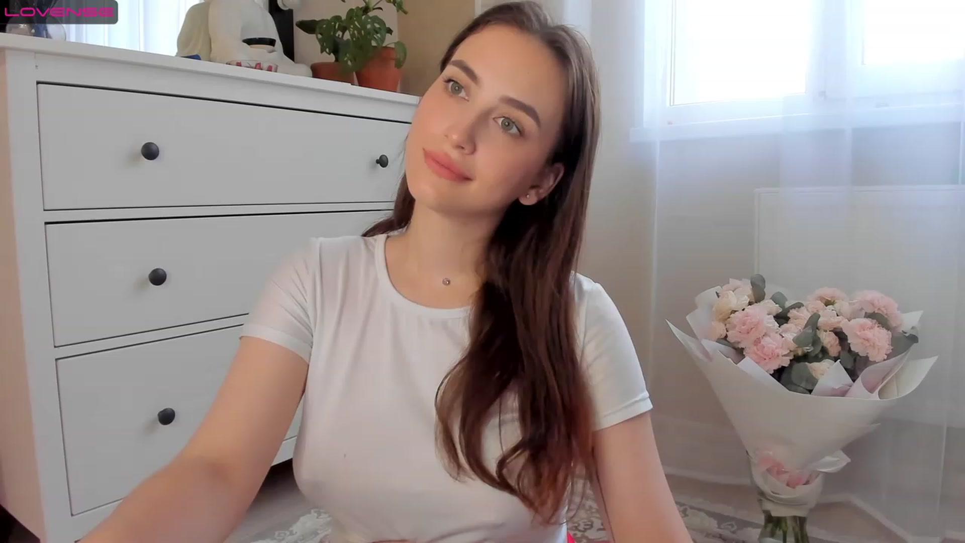Gallery image thumbnail from Lanna_Rhoades's myfreecams stream on, 07/17/2023, 12:30 image 12 of 20