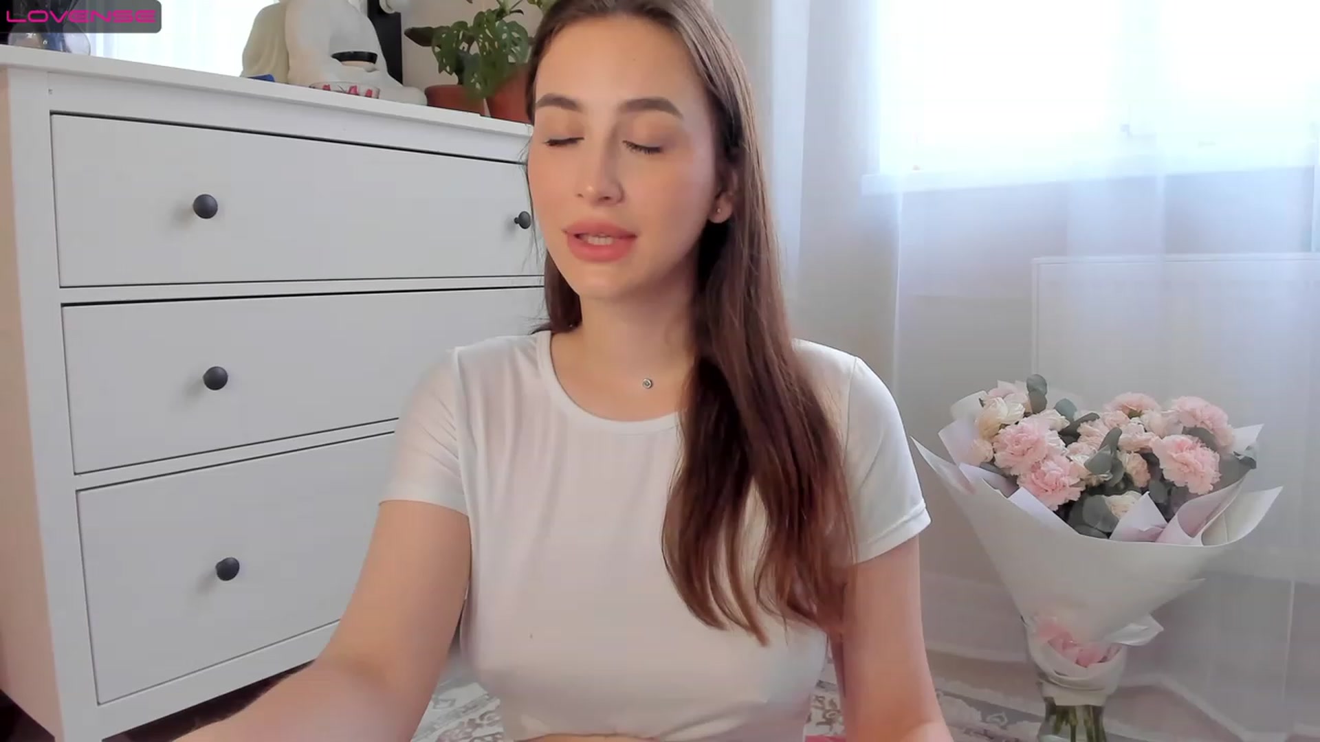 Gallery image thumbnail from Lanna_Rhoades's myfreecams stream on, 07/17/2023, 12:30 image 6 of 20