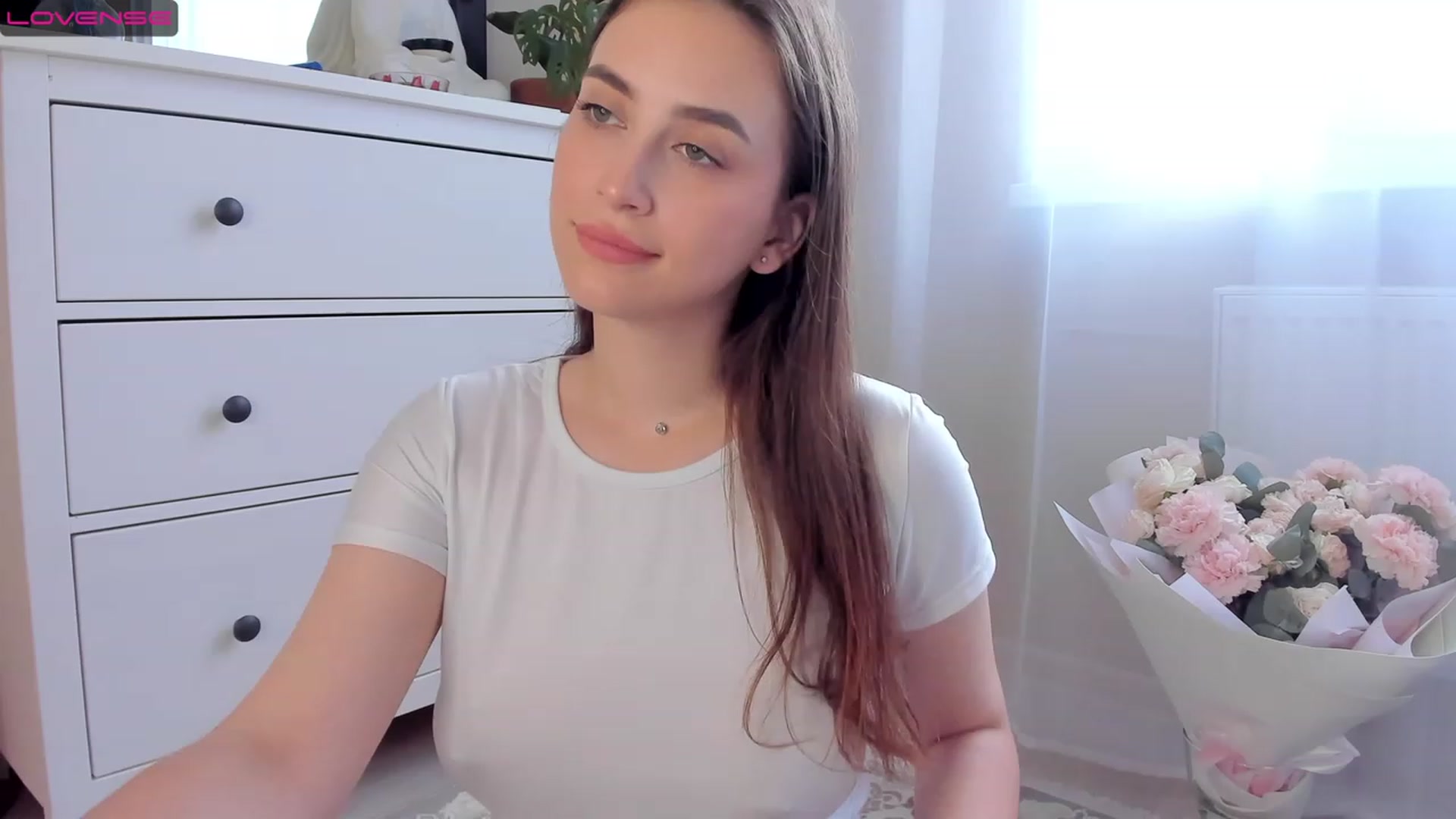 Gallery image thumbnail from Lanna_Rhoades's myfreecams stream on, 07/17/2023, 13:36 image 1 of 20