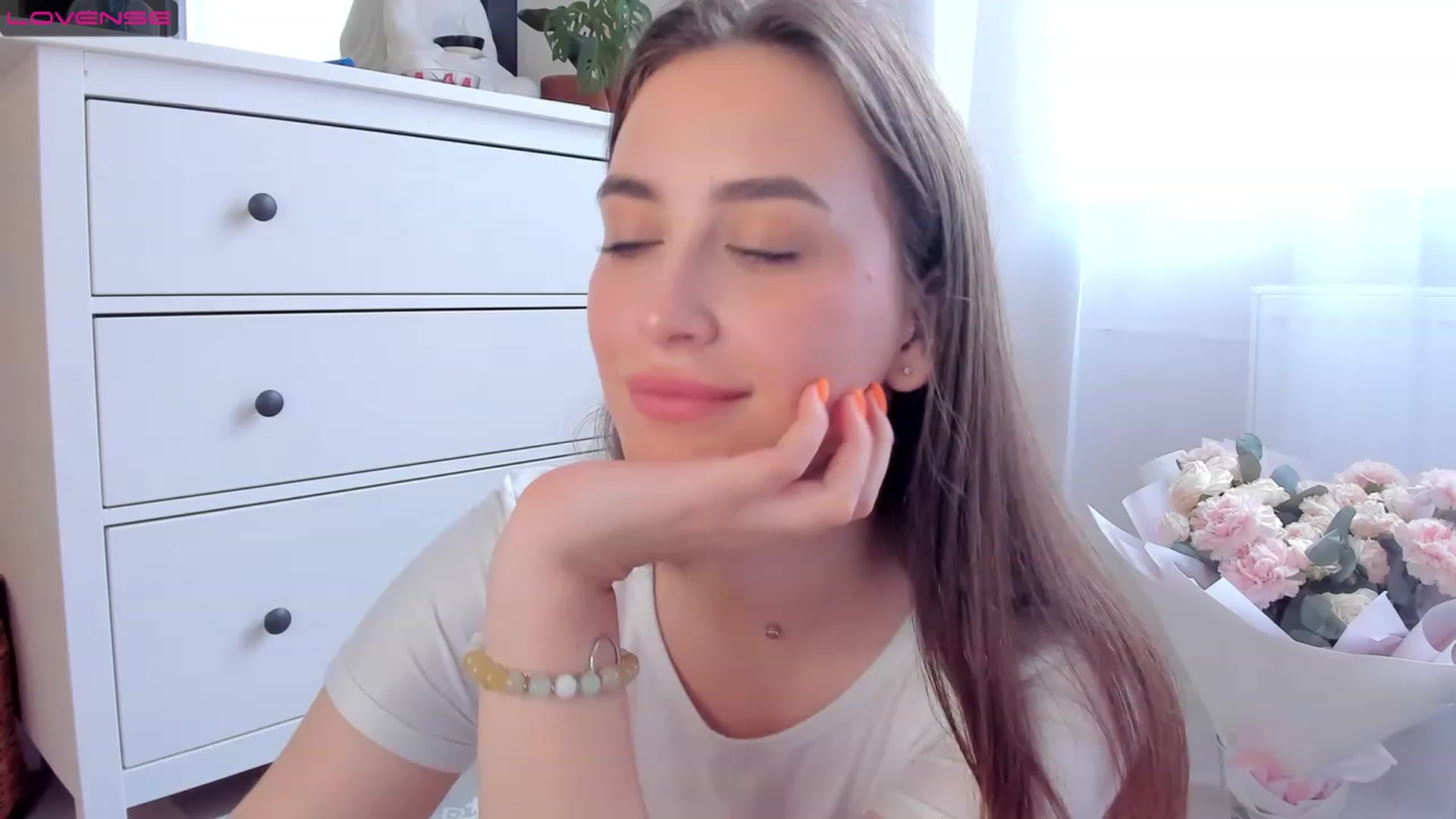 Gallery image thumbnail from Lanna_Rhoades's myfreecams stream on, 07/17/2023, 13:36 image 19 of 20