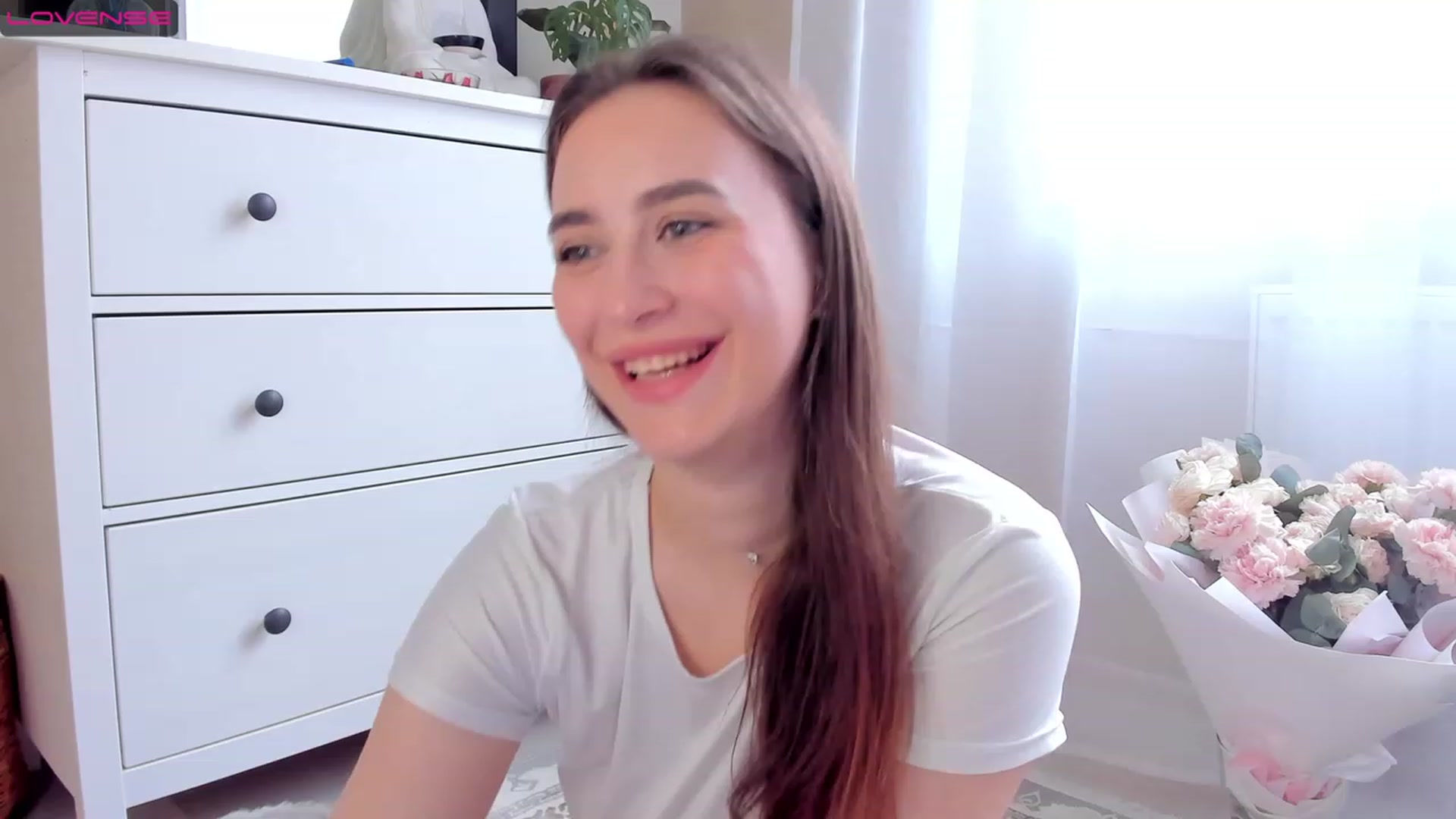 Gallery image thumbnail from Lanna_Rhoades's myfreecams stream on, 07/17/2023, 13:36 image 14 of 20