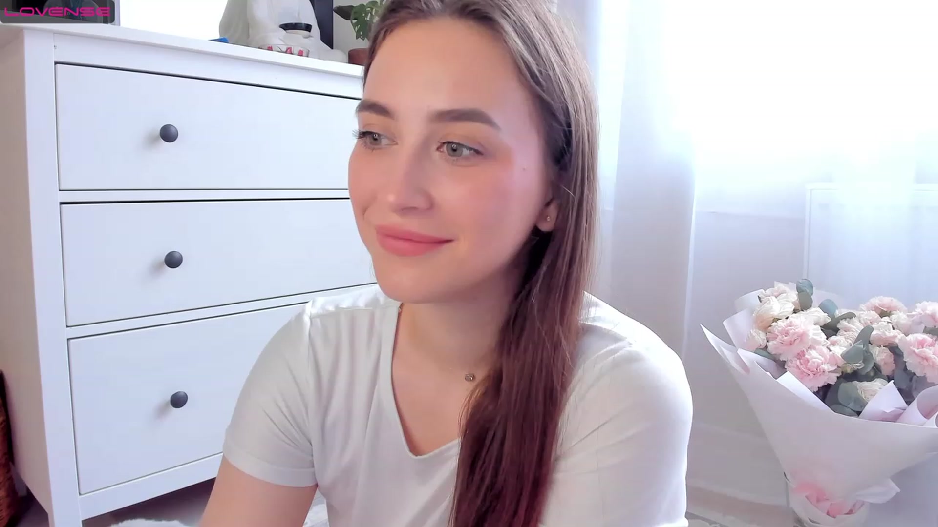 Gallery image thumbnail from Lanna_Rhoades's myfreecams stream on, 07/17/2023, 13:36 image 13 of 20