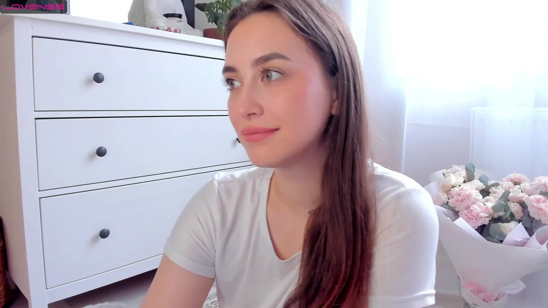 Gallery image thumbnail from Lanna_Rhoades's myfreecams stream on, 07/17/2023, 13:36 image 15 of 20