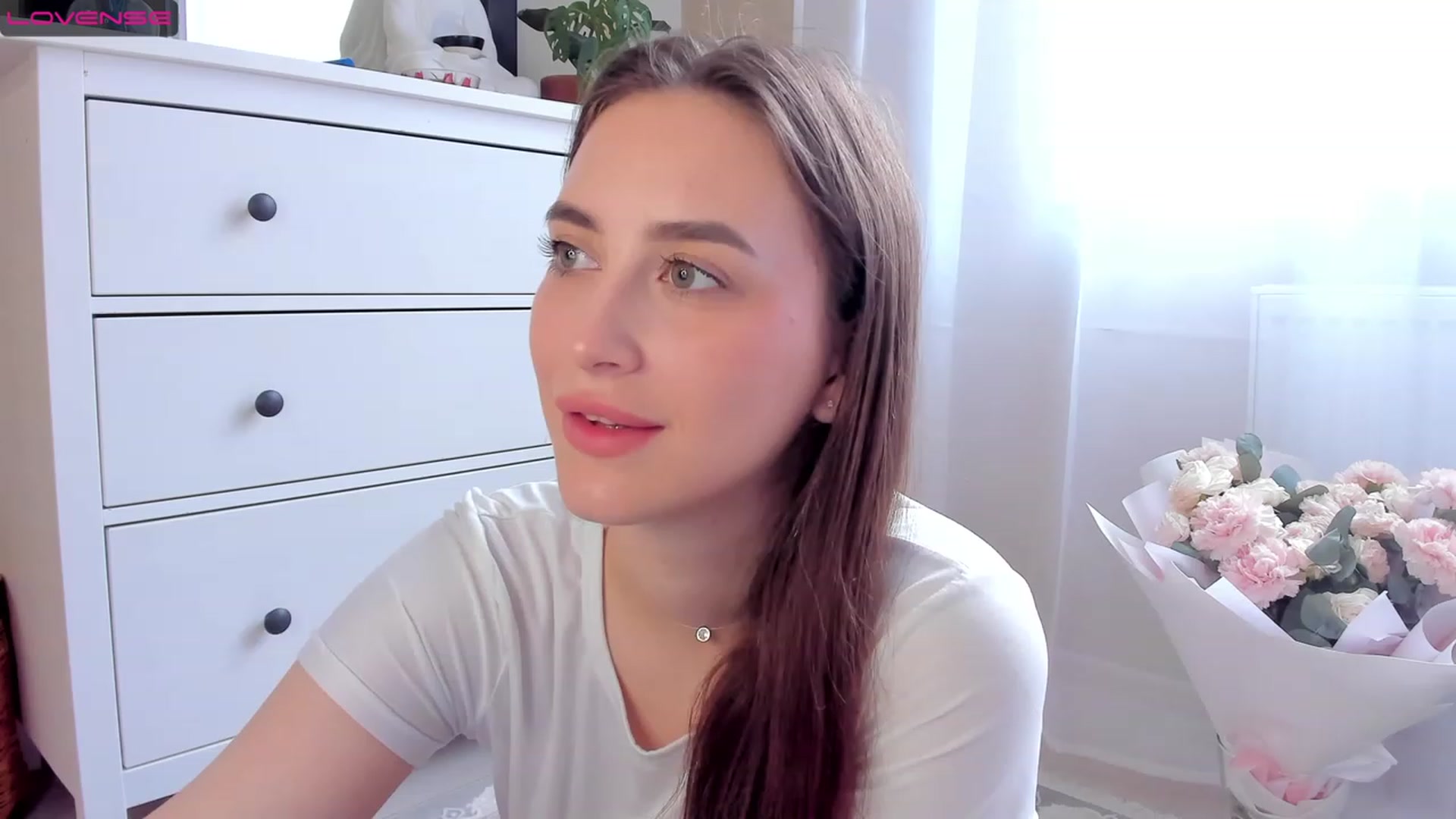Gallery image thumbnail from Lanna_Rhoades's myfreecams stream on, 07/17/2023, 13:36 image 10 of 20