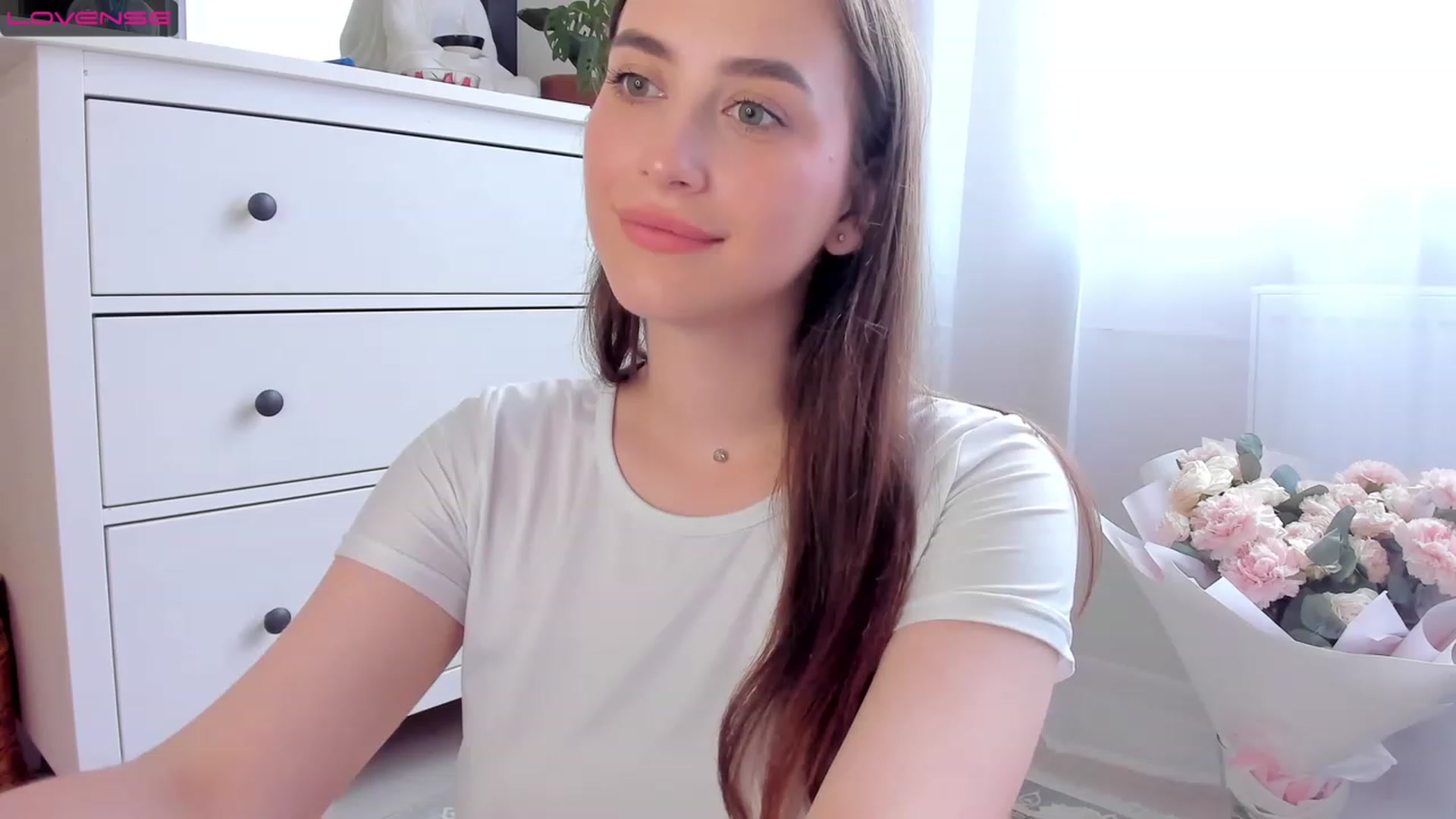 Gallery image thumbnail from Lanna_Rhoades's myfreecams stream on, 07/17/2023, 13:36 image 17 of 20