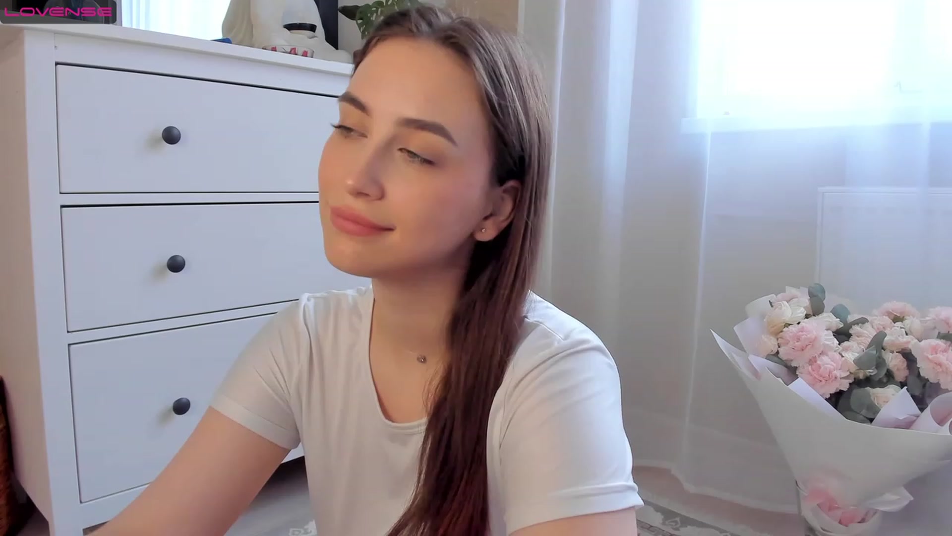 Gallery image thumbnail from Lanna_Rhoades's myfreecams stream on, 07/17/2023, 13:36 image 6 of 20