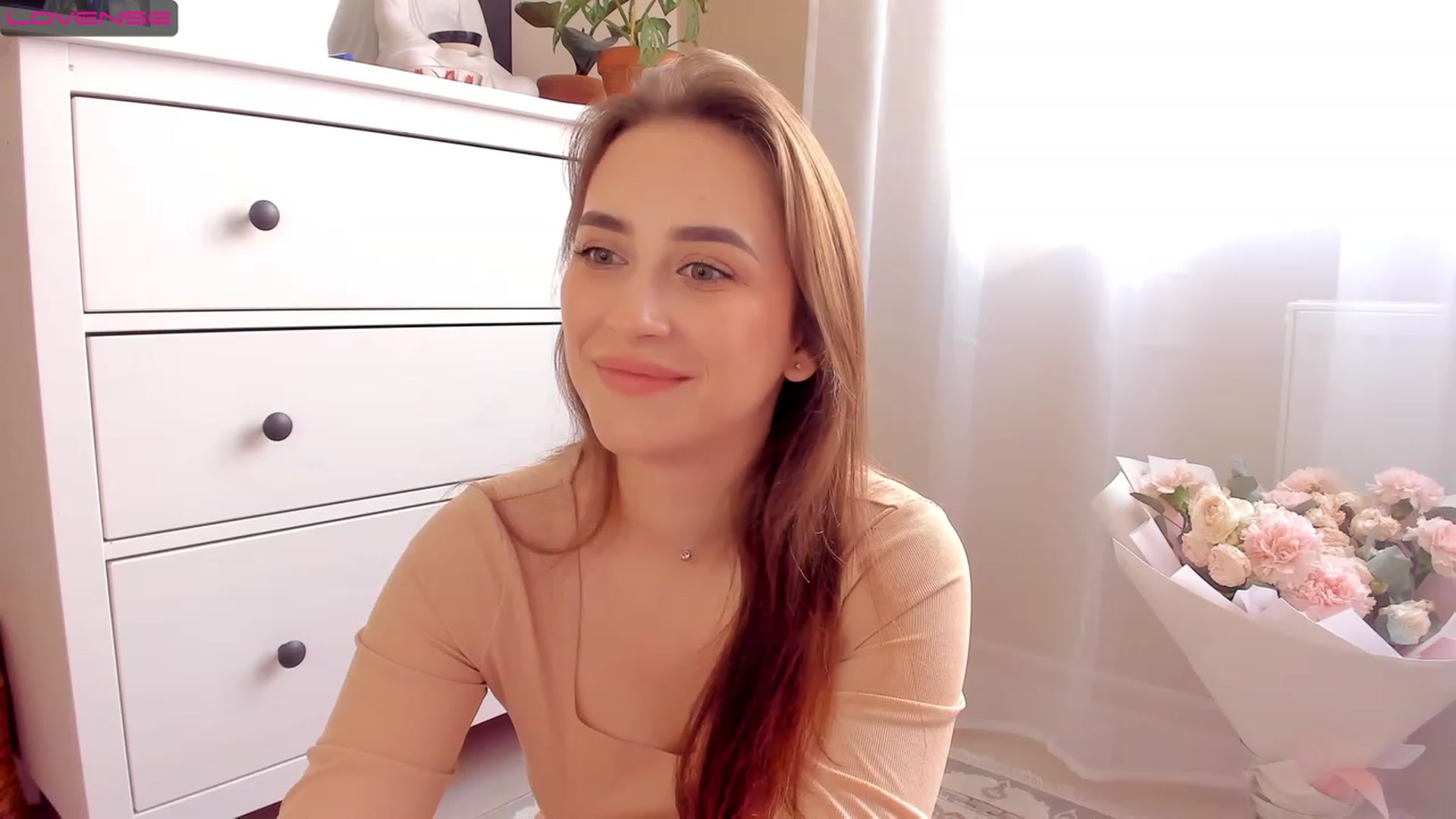 Gallery image thumbnail from Lanna_Rhoades's myfreecams stream on, 07/18/2023, 13:43 image 6 of 20