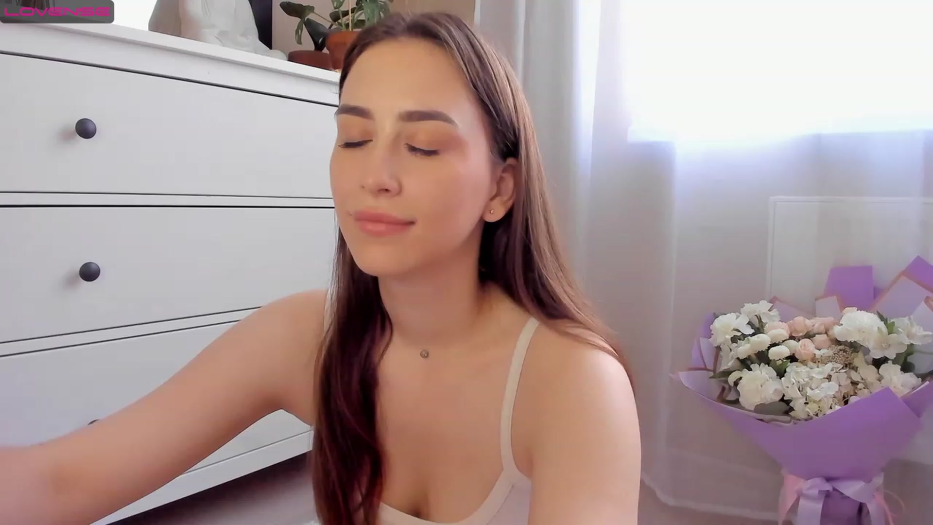 Gallery image thumbnail from Lanna_Rhoades's myfreecams stream on, 07/29/2023, 14:31 image 5 of 20