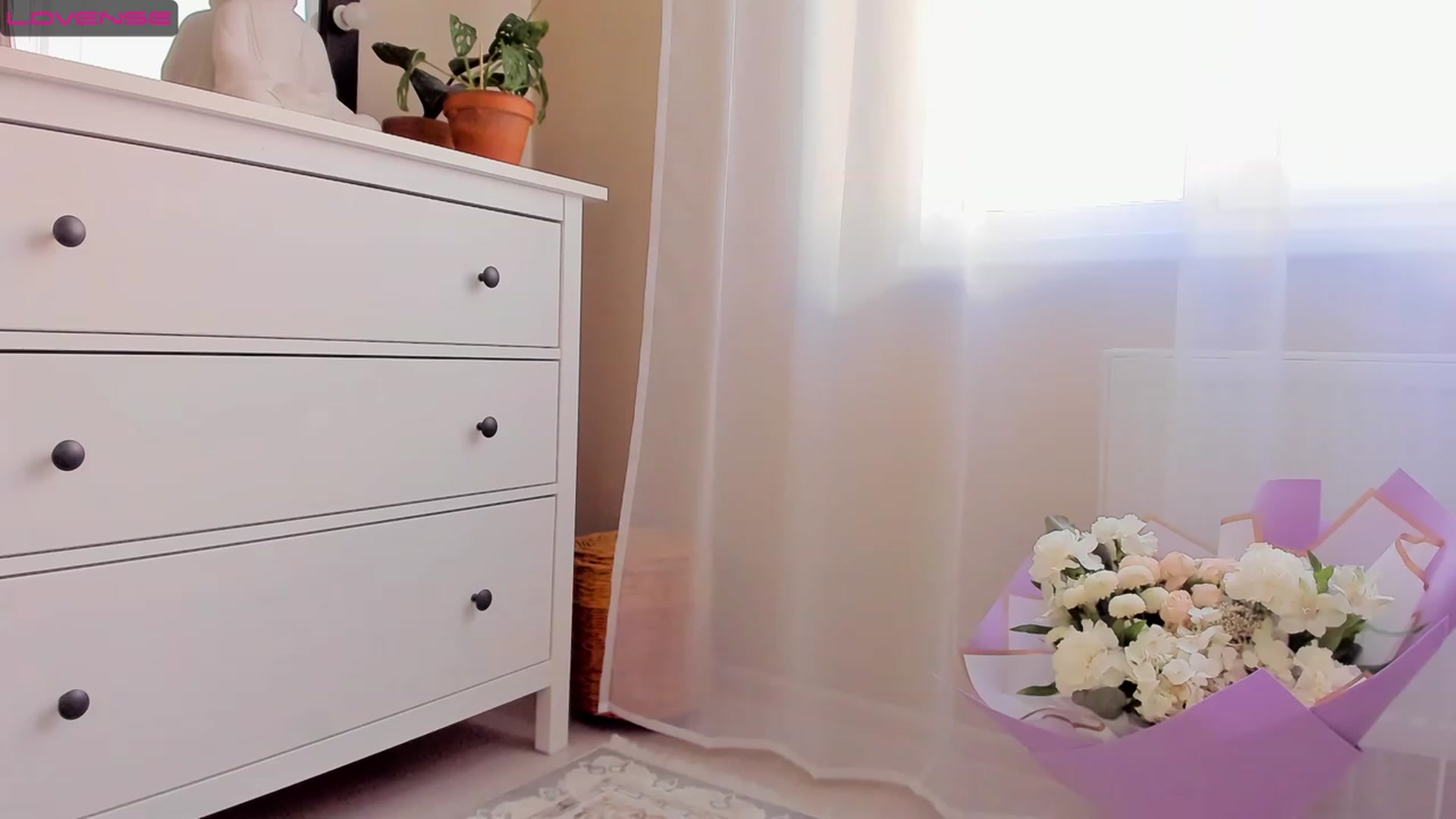 Gallery image thumbnail from Lanna_Rhoades's myfreecams stream on, 07/30/2023, 13:27 image 3 of 20