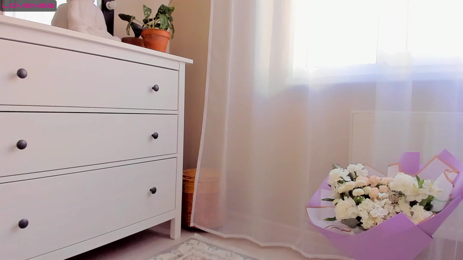 Gallery image thumbnail from Lanna_Rhoades's myfreecams stream on, 07/30/2023, 13:27 image 2 of 20