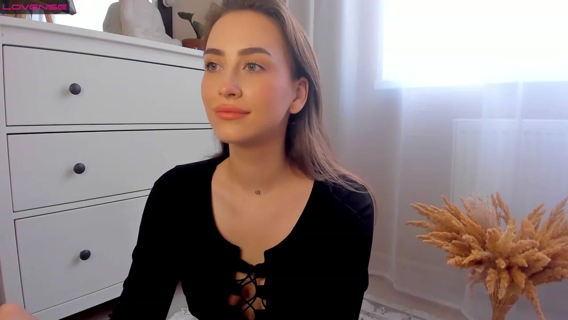 Gallery image thumbnail from Lanna_Rhoades's myfreecams stream on, 08/01/2023, 10:49 image 13 of 20
