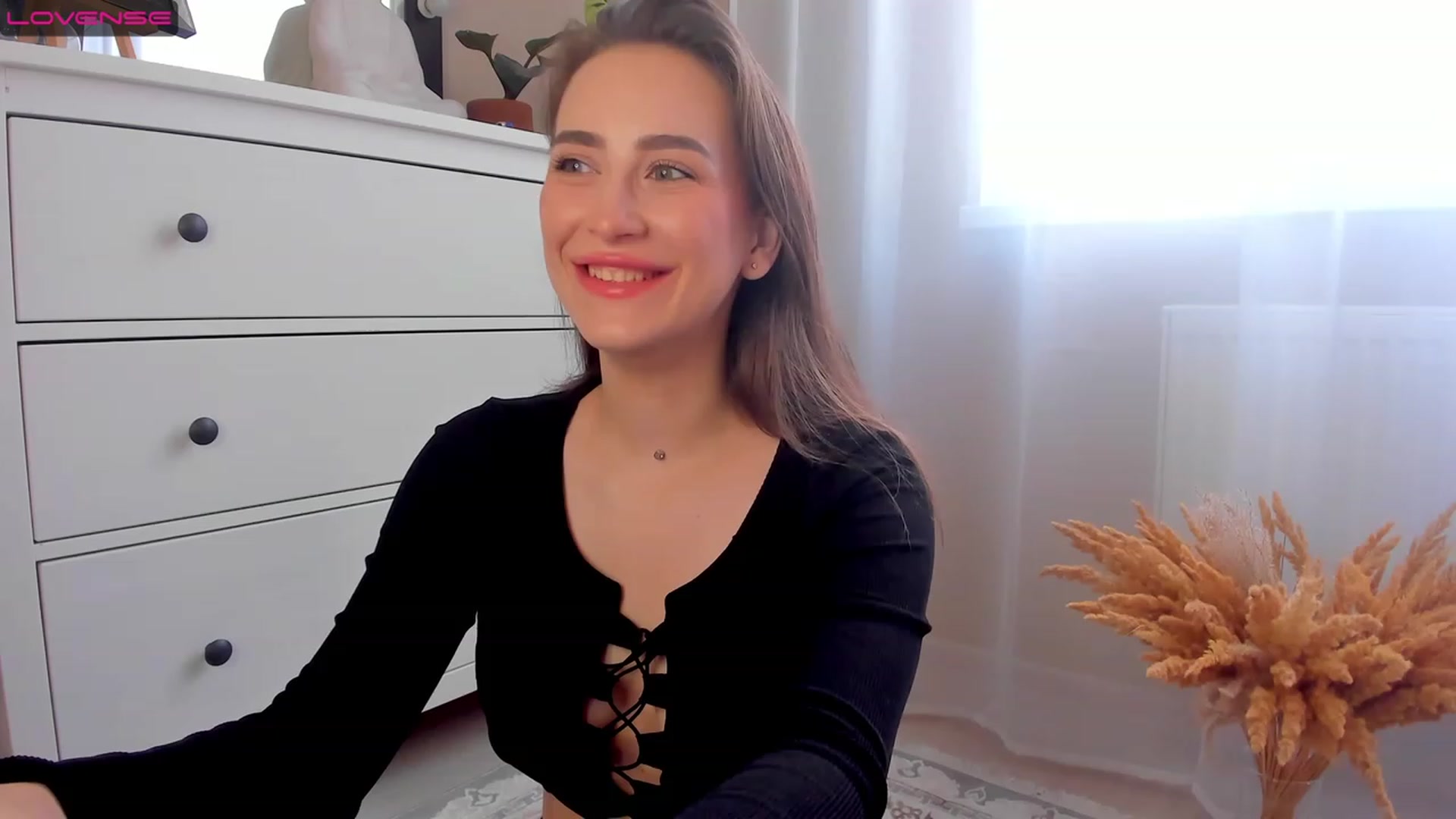 Gallery image thumbnail from Lanna_Rhoades's myfreecams stream on, 08/01/2023, 10:49 image 16 of 20
