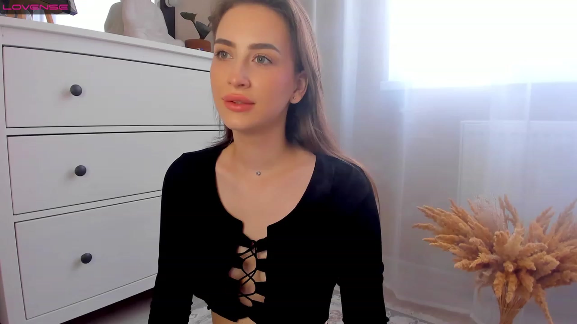 Gallery image thumbnail from Lanna_Rhoades's myfreecams stream on, 08/01/2023, 10:49 image 9 of 20