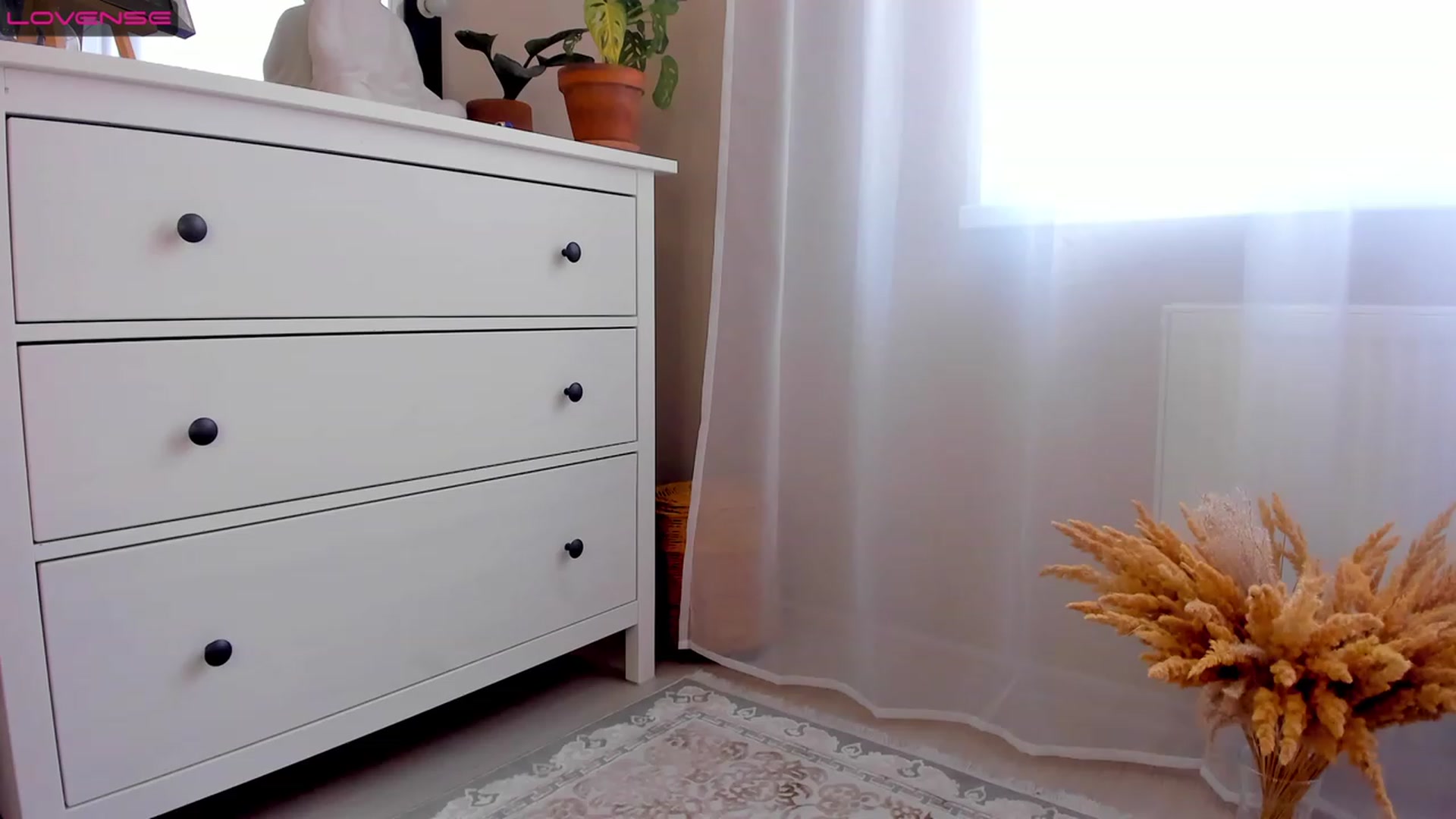 Gallery image thumbnail from Lanna_Rhoades's myfreecams stream on, 08/01/2023, 10:49 image 8 of 20