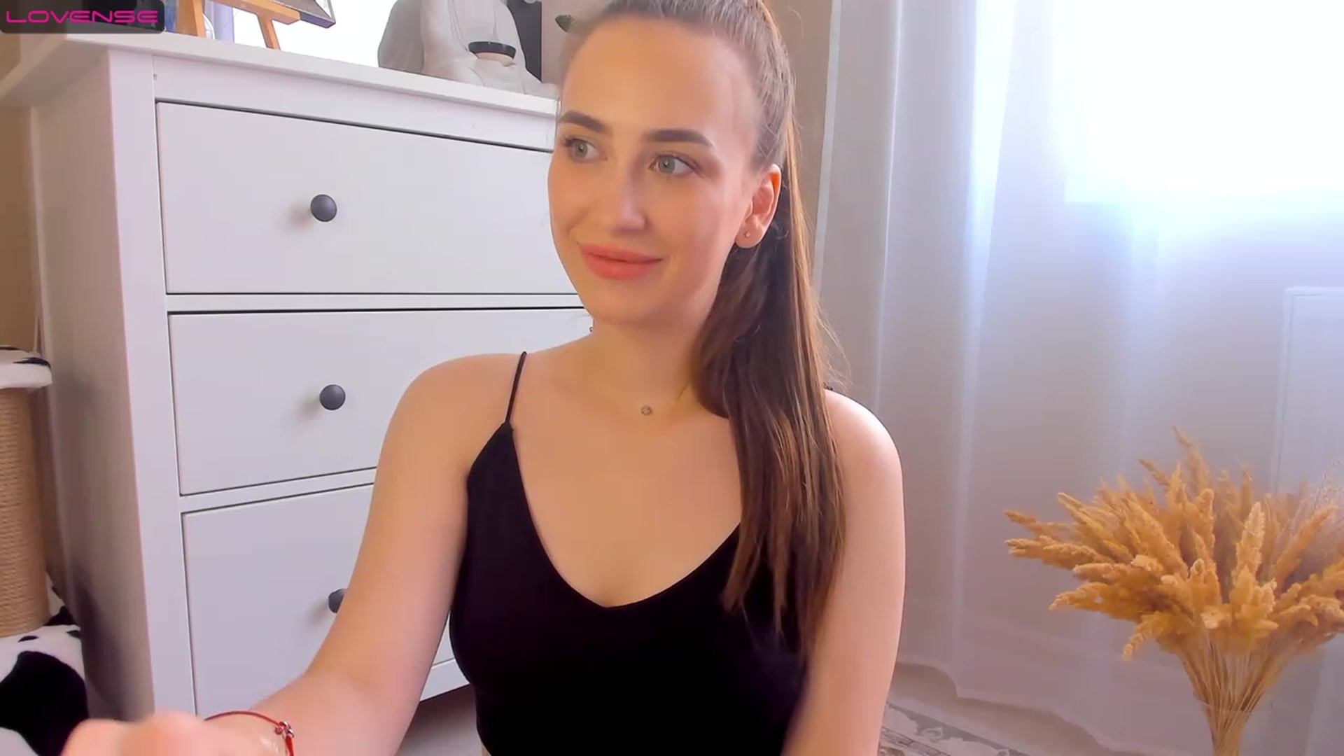 Gallery image thumbnail from Lanna_Rhoades's myfreecams stream on, 08/03/2023, 12:25 image 18 of 20