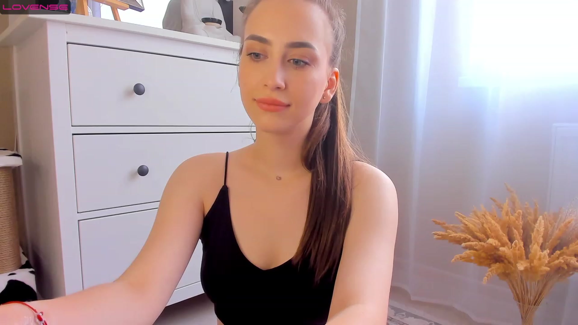 Gallery image thumbnail from Lanna_Rhoades's myfreecams stream on, 08/03/2023, 12:25 image 11 of 20