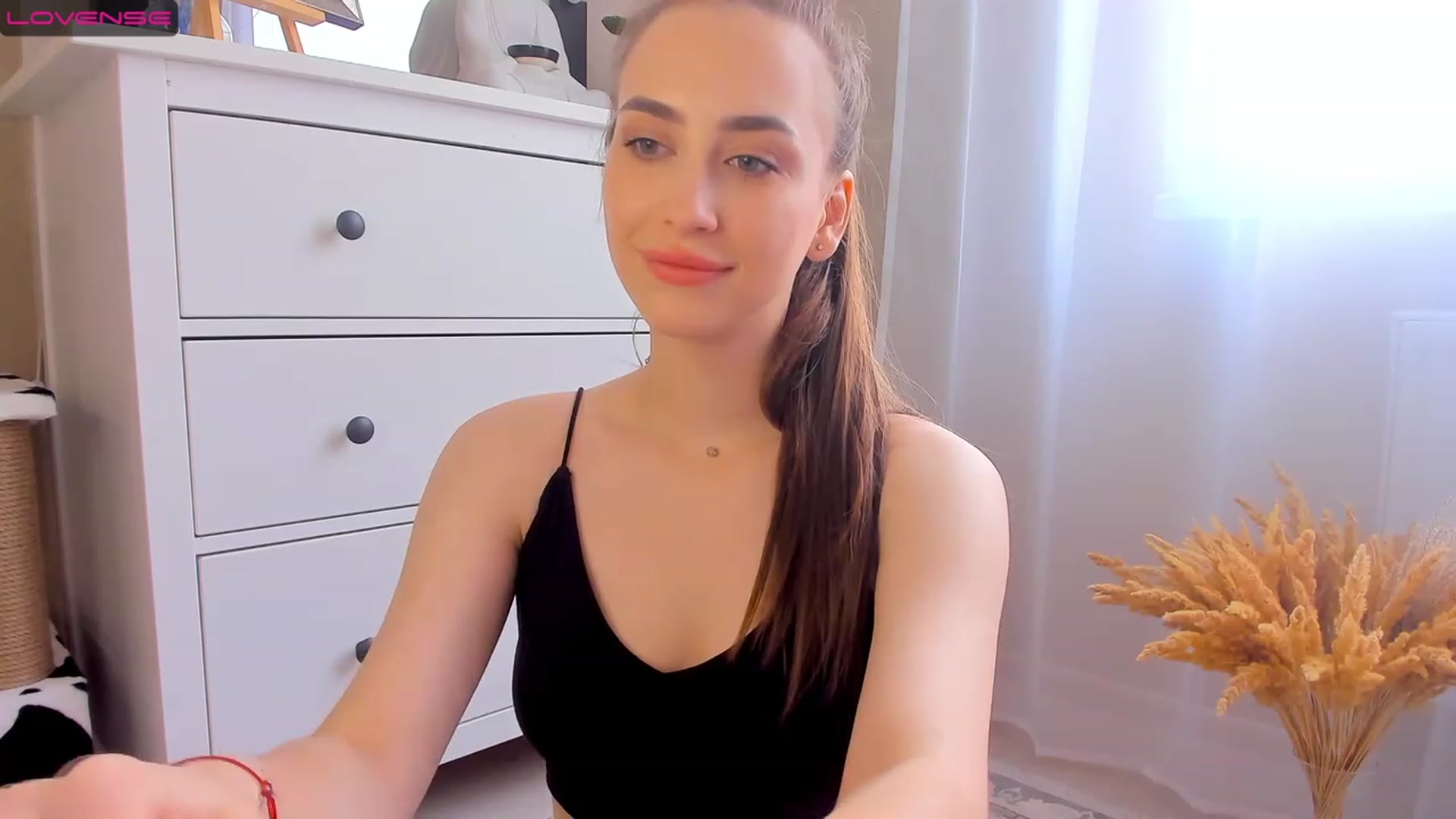 Gallery image thumbnail from Lanna_Rhoades's myfreecams stream on, 08/03/2023, 12:25 image 8 of 20