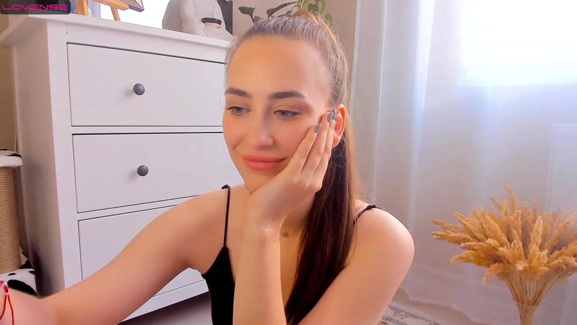 Gallery image thumbnail from Lanna_Rhoades's myfreecams stream on, 08/03/2023, 13:29 image 6 of 20
