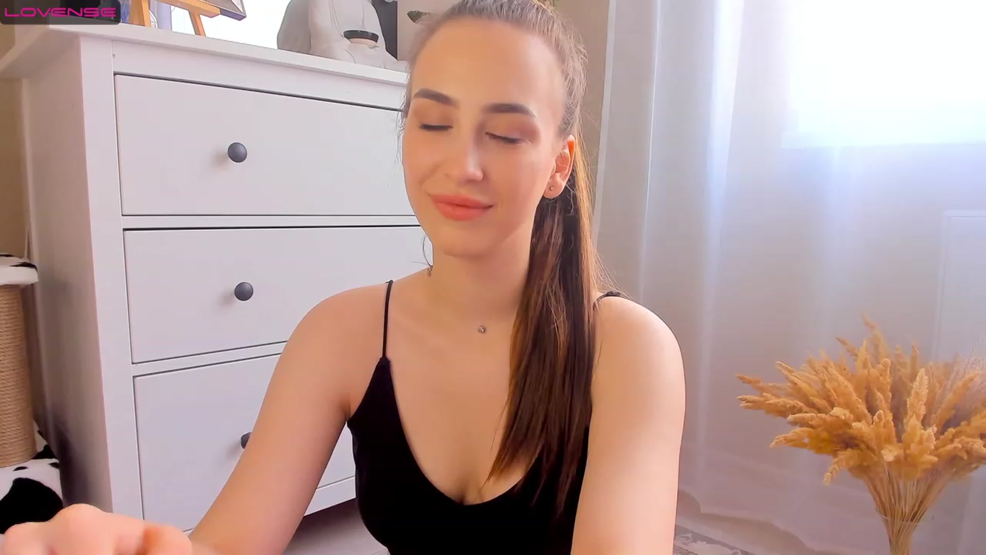 Gallery image thumbnail from Lanna_Rhoades's myfreecams stream on, 08/03/2023, 13:29 image 5 of 20