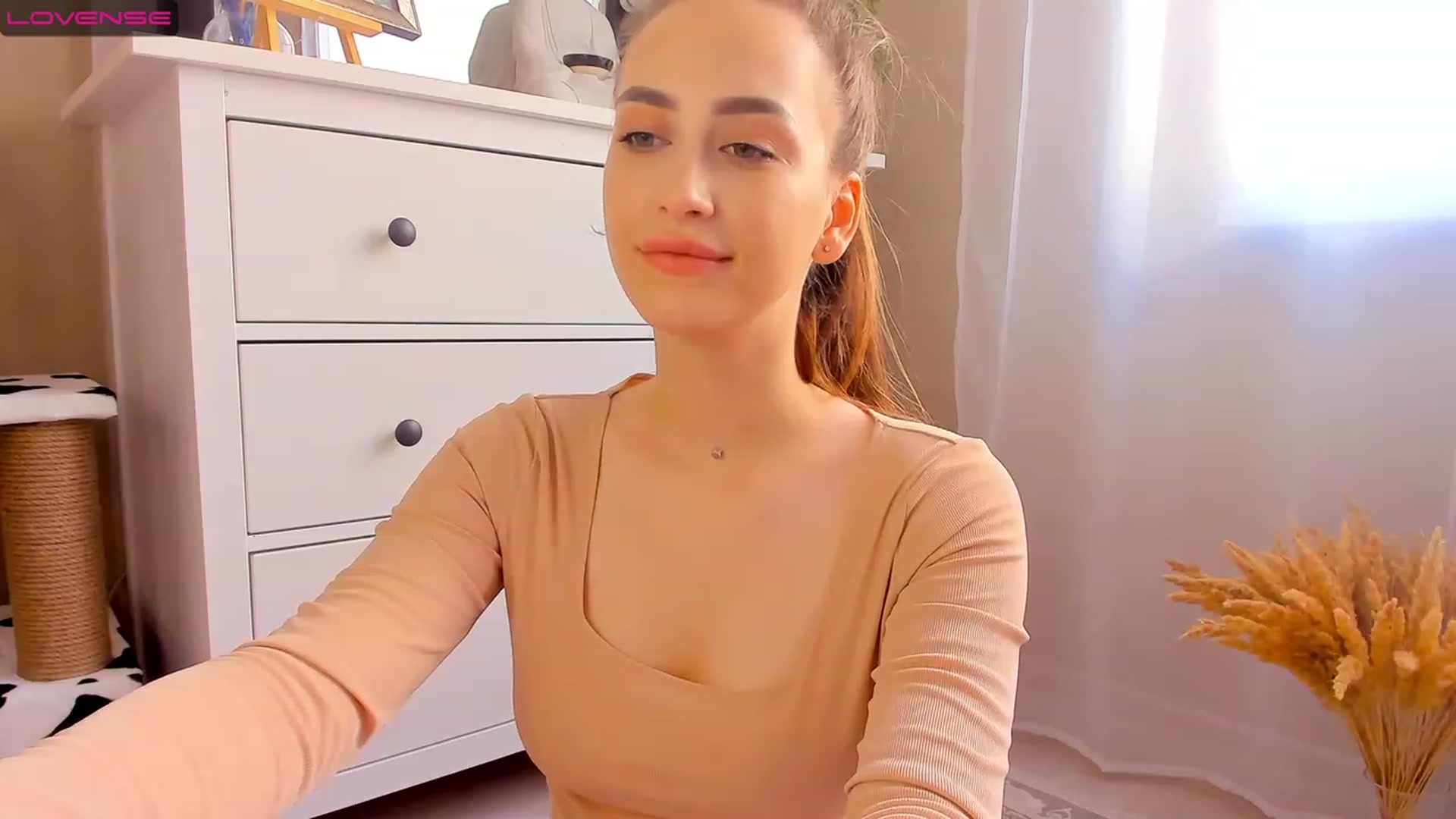 Gallery image thumbnail from Lanna_Rhoades's myfreecams stream on, 08/04/2023, 12:38 image 11 of 20