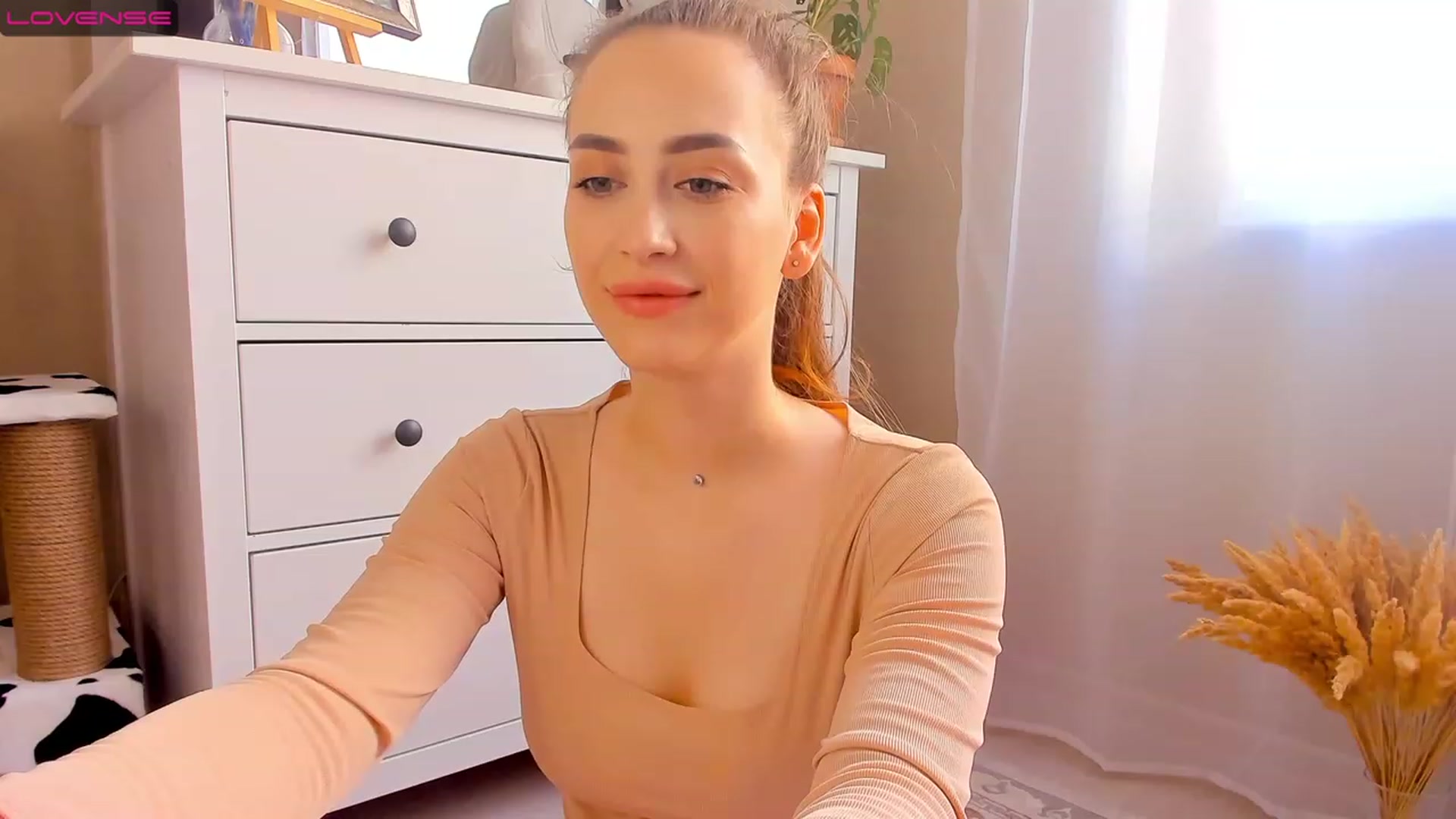 Gallery image thumbnail from Lanna_Rhoades's myfreecams stream on, 08/04/2023, 12:38 image 14 of 20