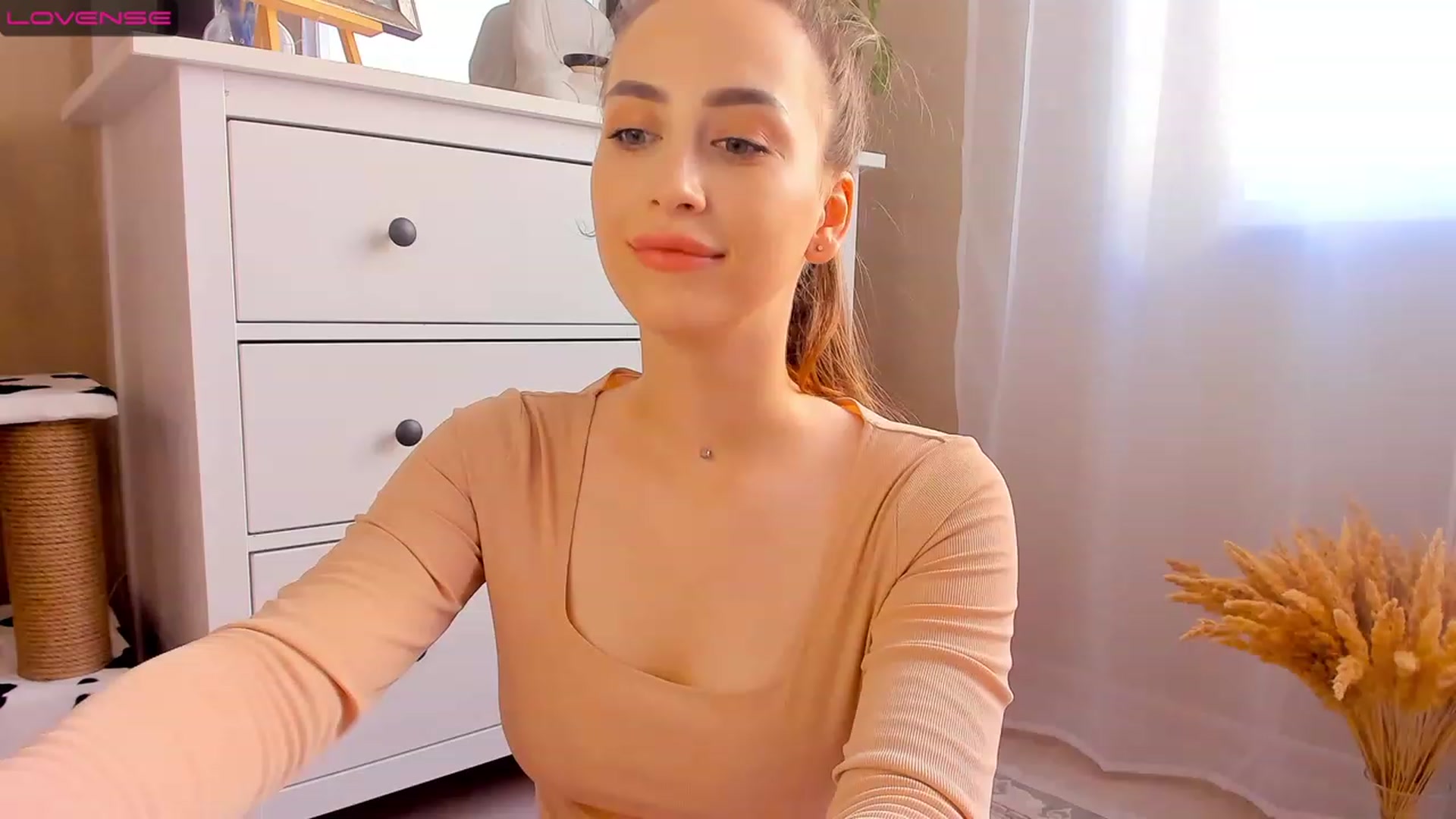 Gallery image thumbnail from Lanna_Rhoades's myfreecams stream on, 08/04/2023, 12:38 image 2 of 20