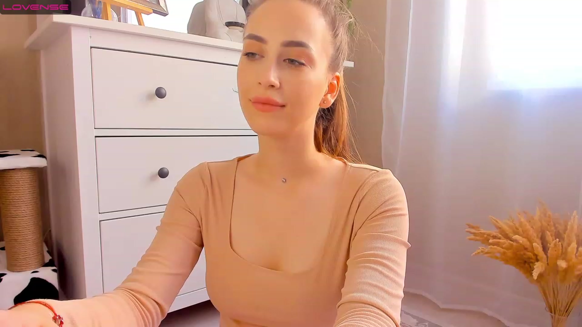 Gallery image thumbnail from Lanna_Rhoades's myfreecams stream on, 08/04/2023, 12:38 image 12 of 20
