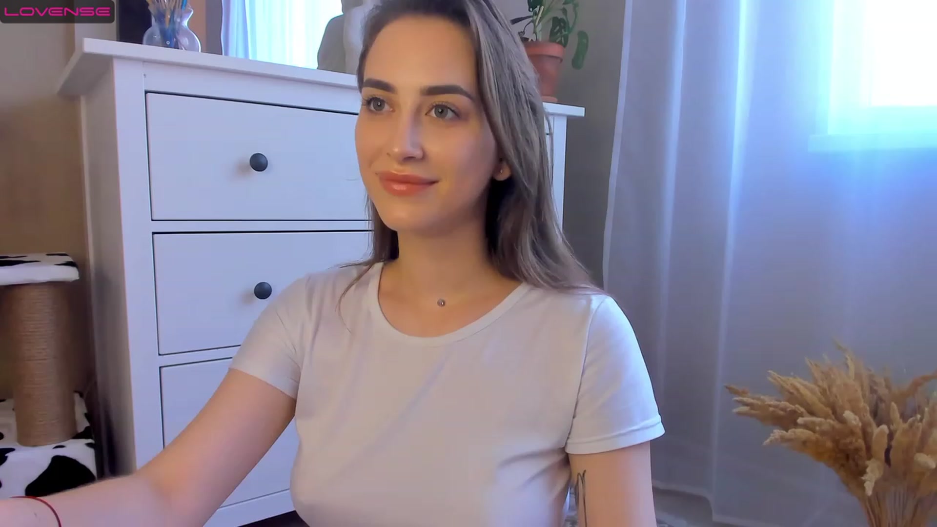 Gallery image thumbnail from Lanna_Rhoades's myfreecams stream on, 08/05/2023, 12:18 image 16 of 20