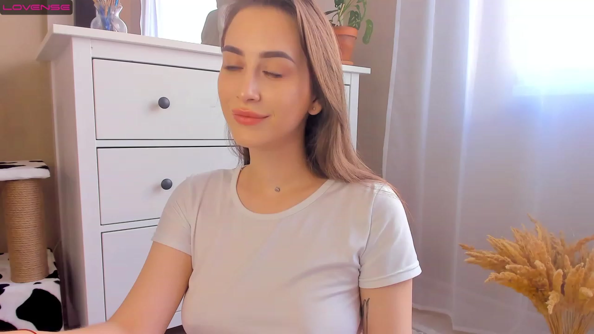 Gallery image thumbnail from Lanna_Rhoades's myfreecams stream on, 08/05/2023, 12:18 image 20 of 20