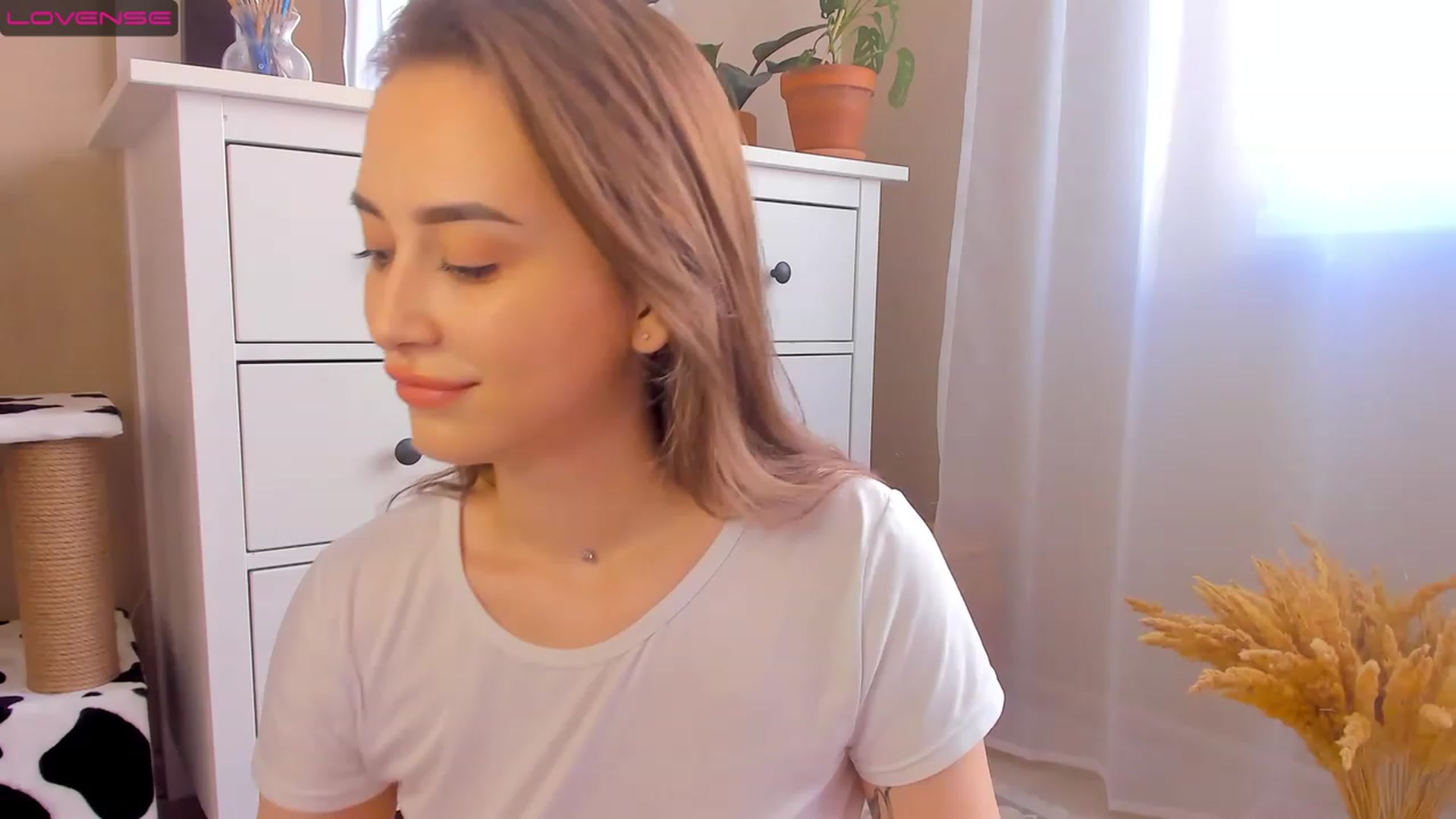 Gallery image thumbnail from Lanna_Rhoades's myfreecams stream on, 08/05/2023, 12:18 image 2 of 20