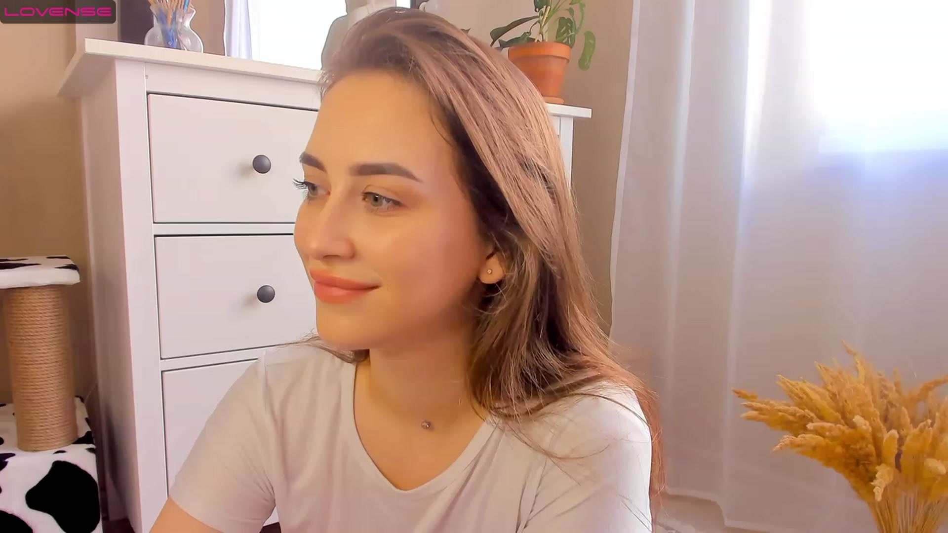 Gallery image thumbnail from Lanna_Rhoades's myfreecams stream on, 08/05/2023, 12:18 image 18 of 20