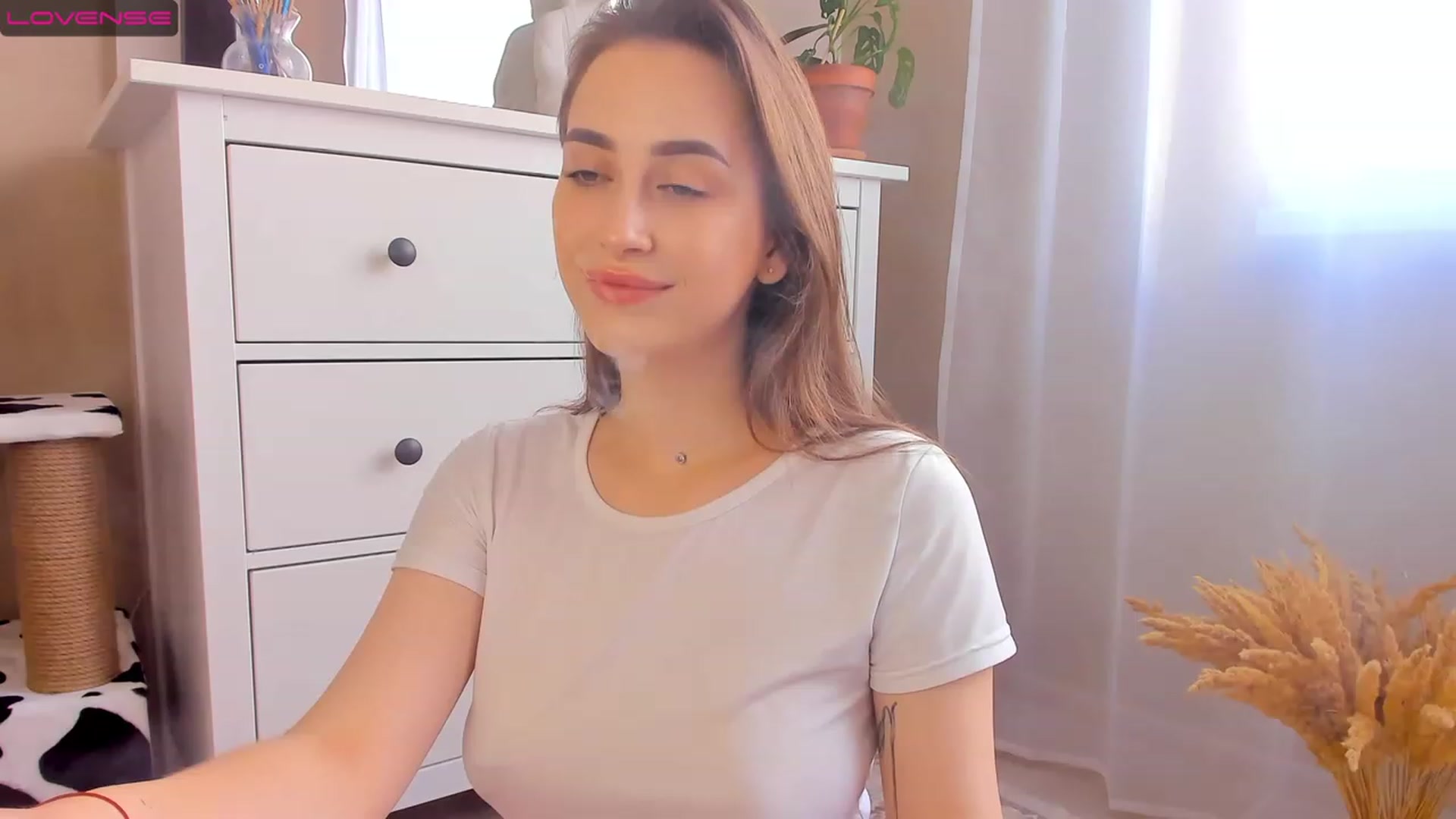 Gallery image thumbnail from Lanna_Rhoades's myfreecams stream on, 08/05/2023, 12:18 image 5 of 20