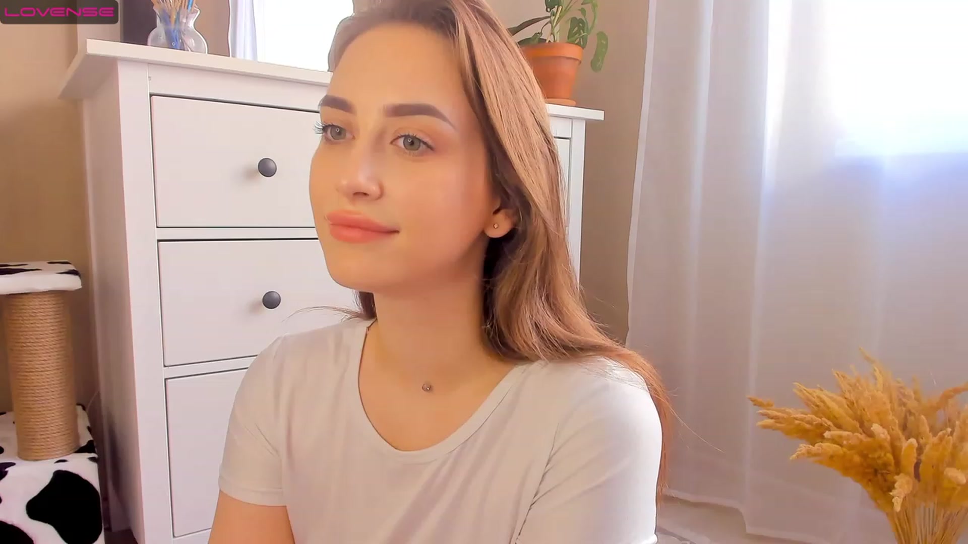 Gallery image thumbnail from Lanna_Rhoades's myfreecams stream on, 08/05/2023, 12:18 image 19 of 20