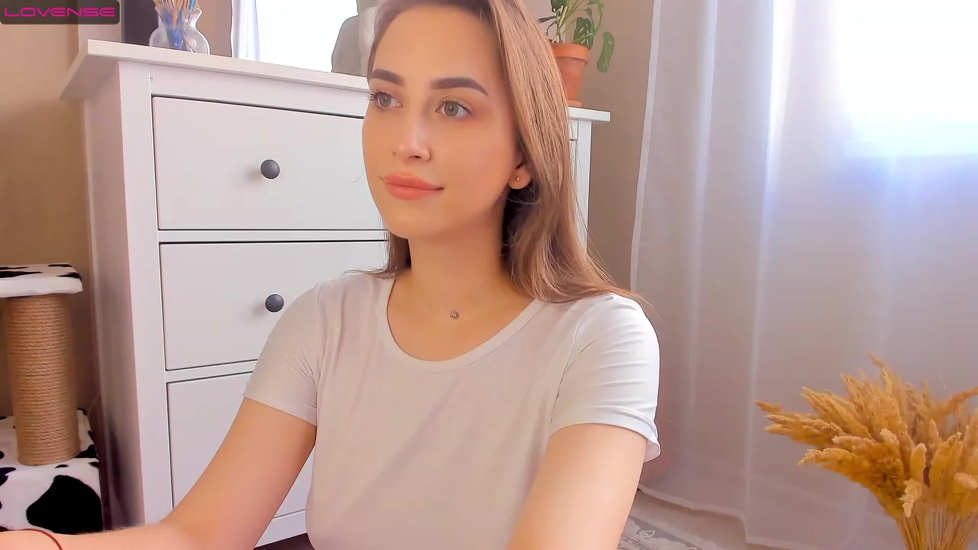 Gallery image thumbnail from Lanna_Rhoades's myfreecams stream on, 08/05/2023, 12:18 image 6 of 20