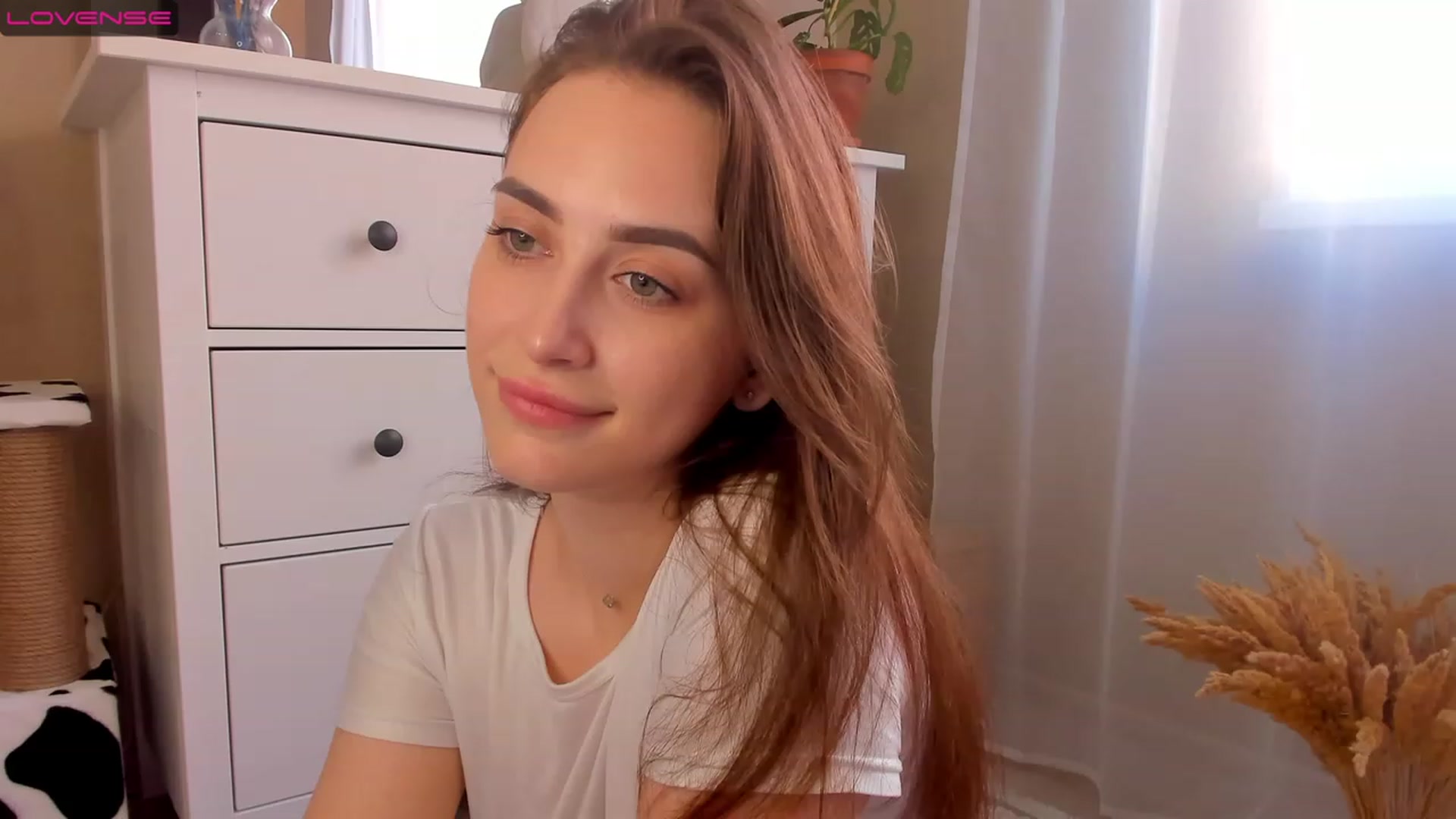 Gallery image thumbnail from Lanna_Rhoades's myfreecams stream on, 08/05/2023, 15:10 image 14 of 20