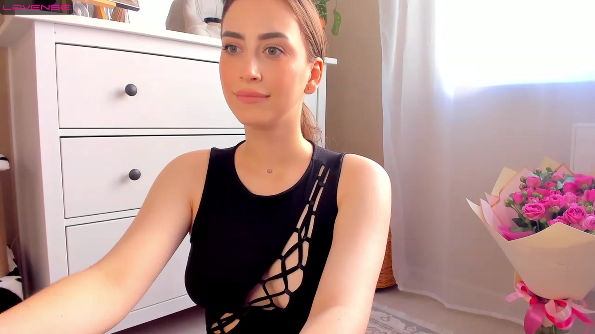 Gallery image thumbnail from Lanna_Rhoades's myfreecams stream on, 08/10/2023, 12:29 image 14 of 20