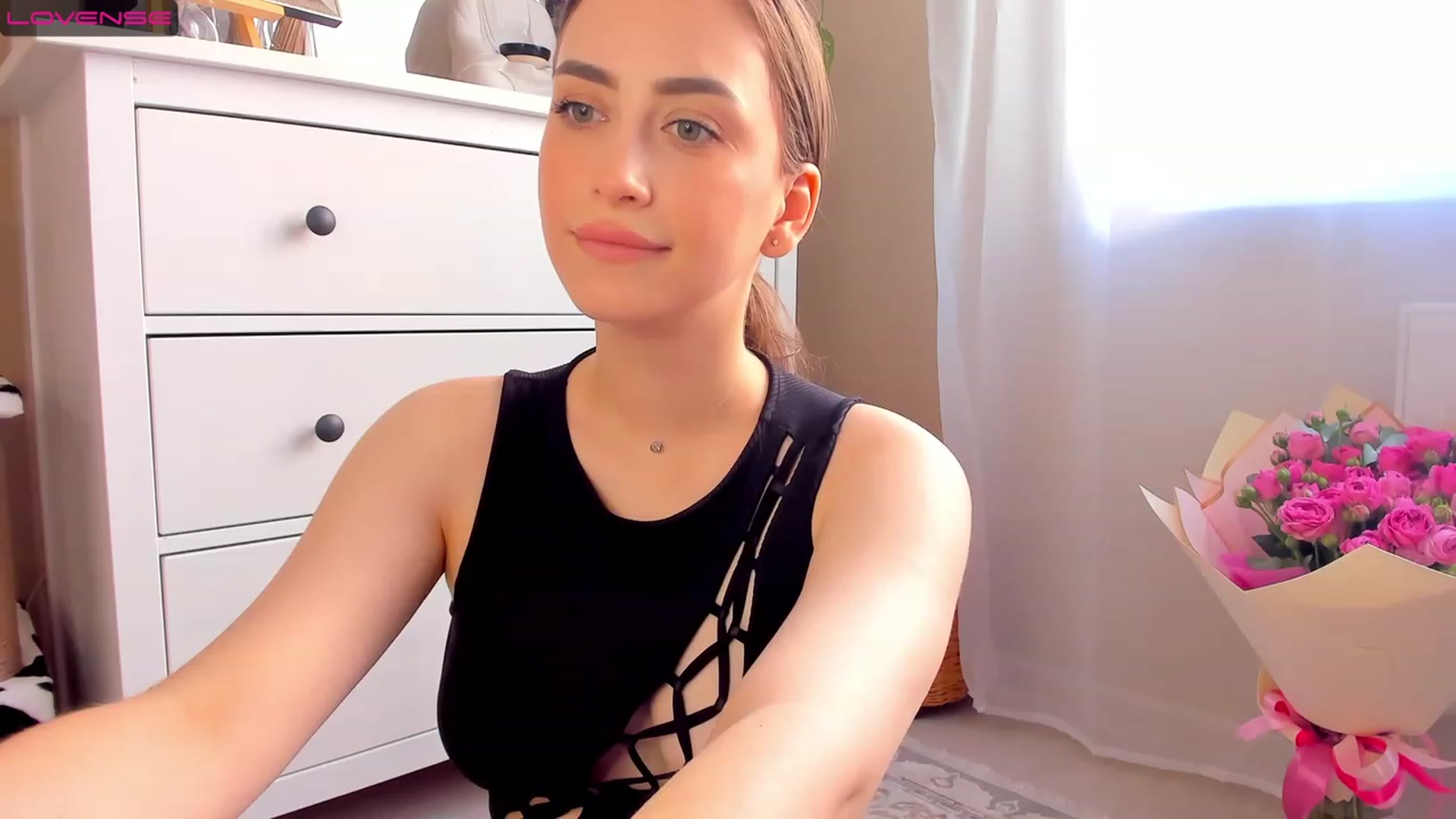 Gallery image thumbnail from Lanna_Rhoades's myfreecams stream on, 08/10/2023, 12:29 image 13 of 20